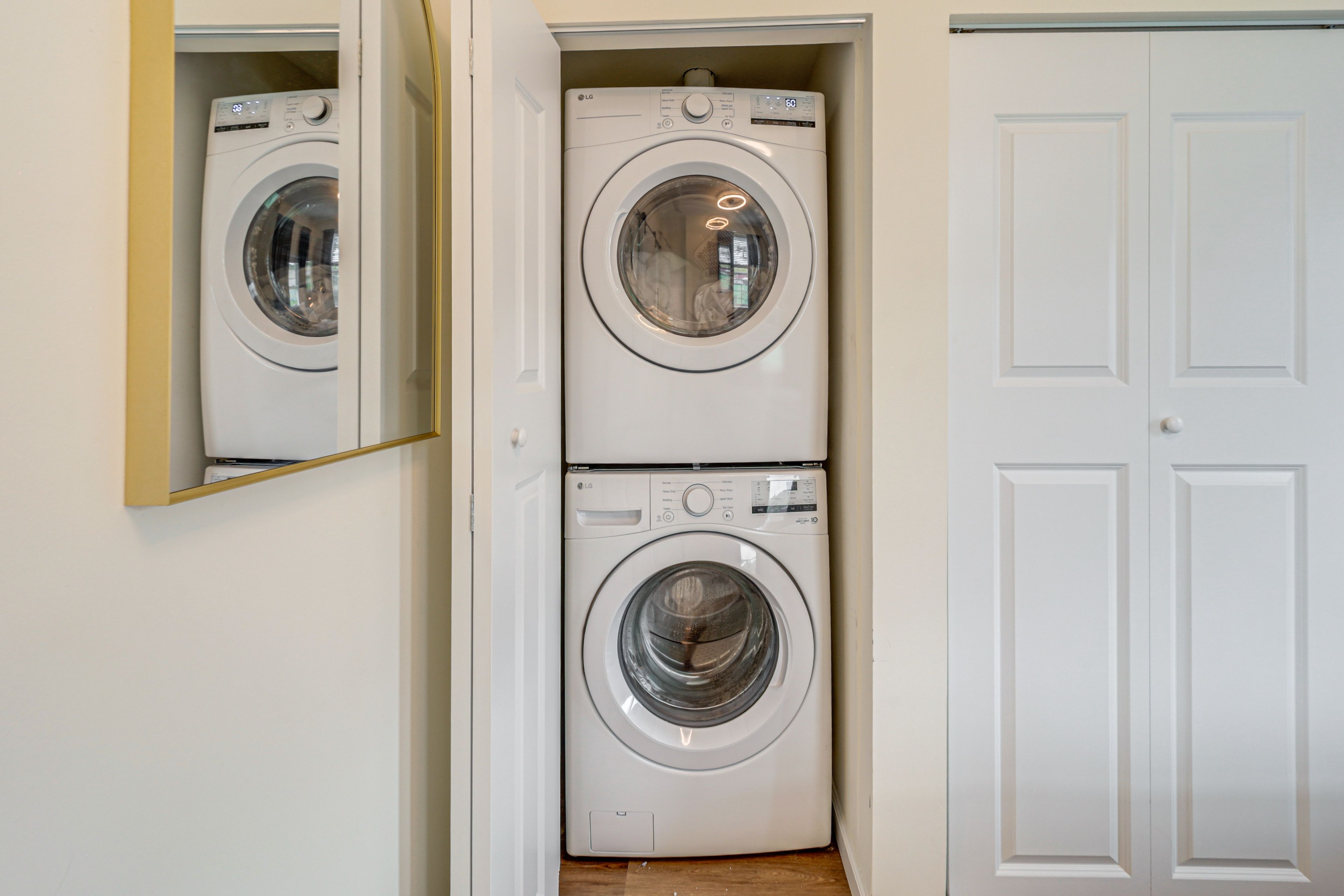 Laundry Closet | Washer/Dryer