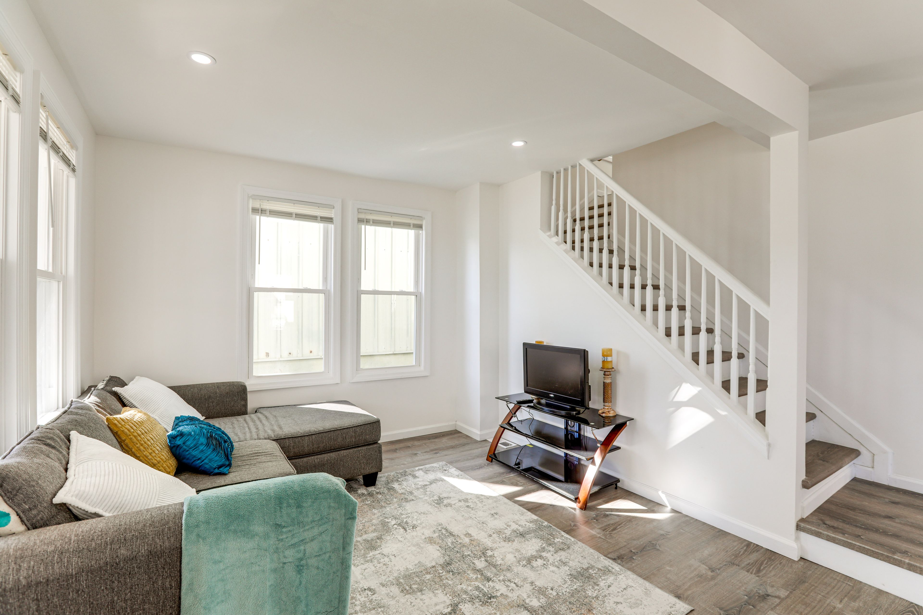 Living Room | Free WiFi | Smart TV | Central A/C | 1st Floor