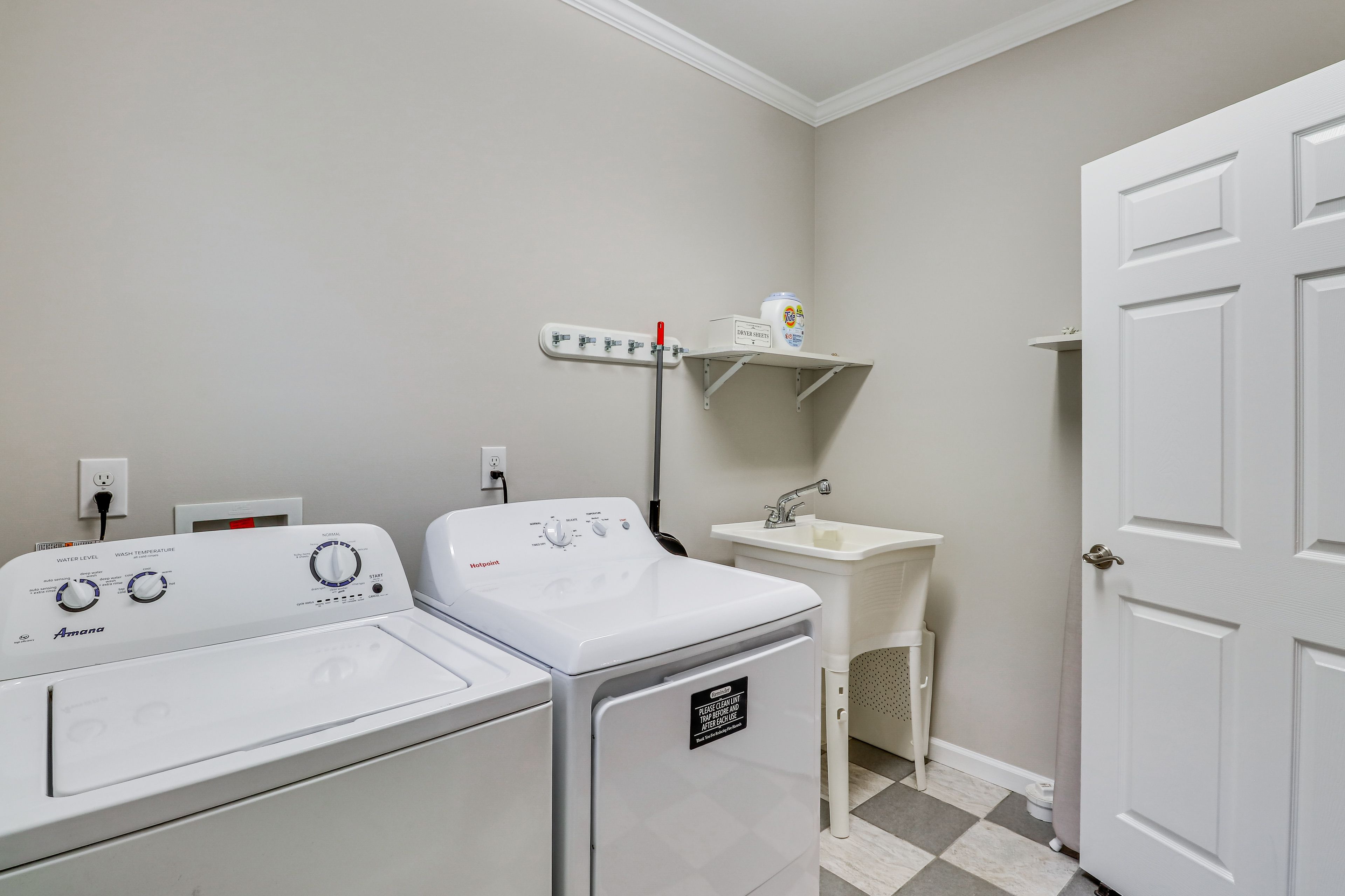 Laundry Room | Washer & Dryer