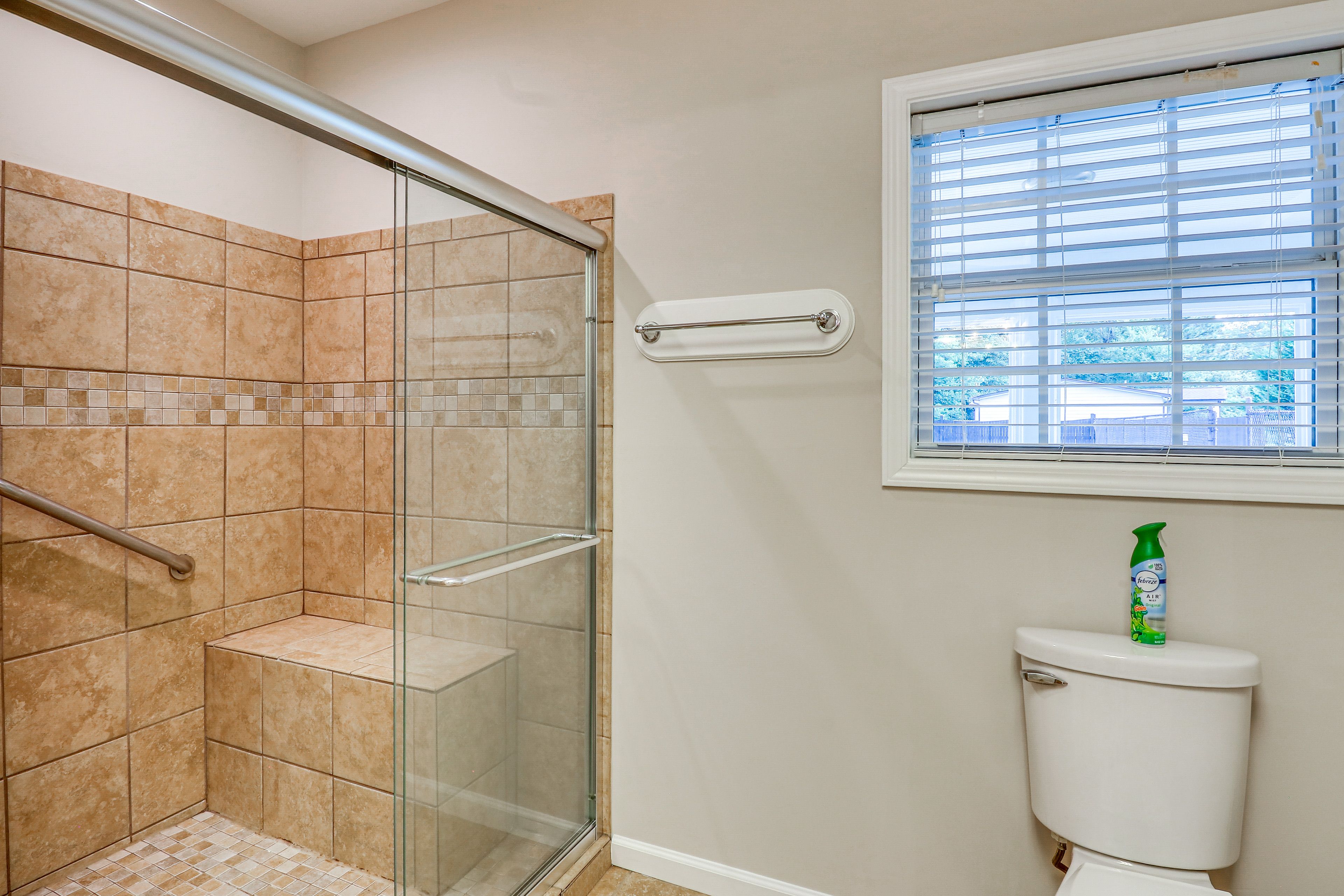 Full Bathroom | Complimentary Toiletries