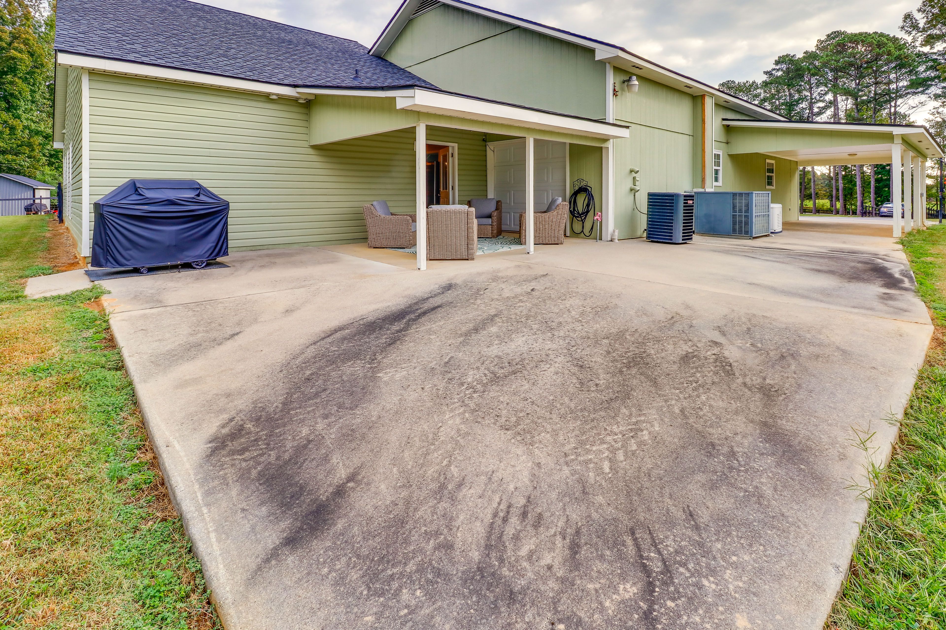 Furnished Patio | Gas Grill