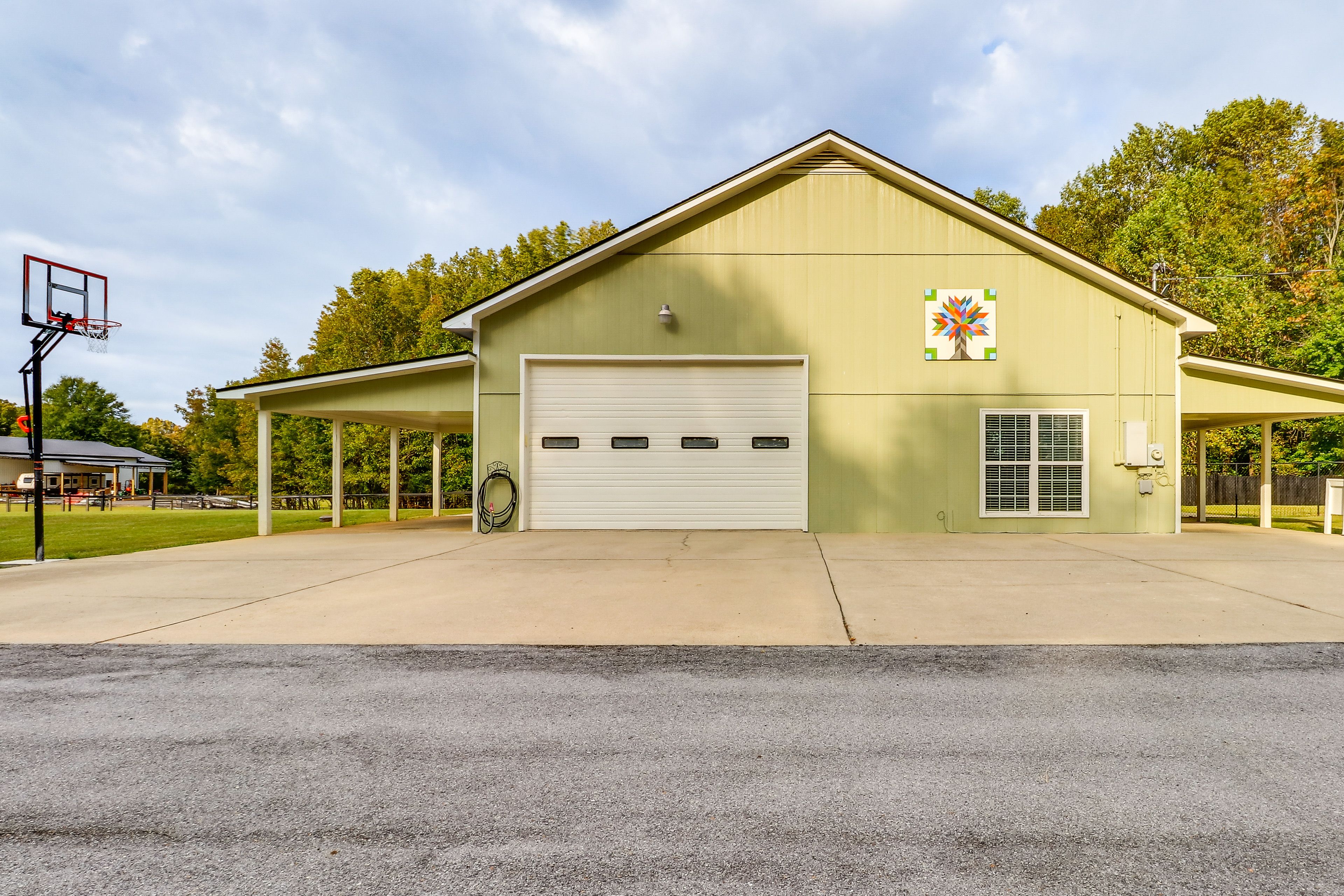 Property Exterior | Single-Story Home | Basketball Hoop