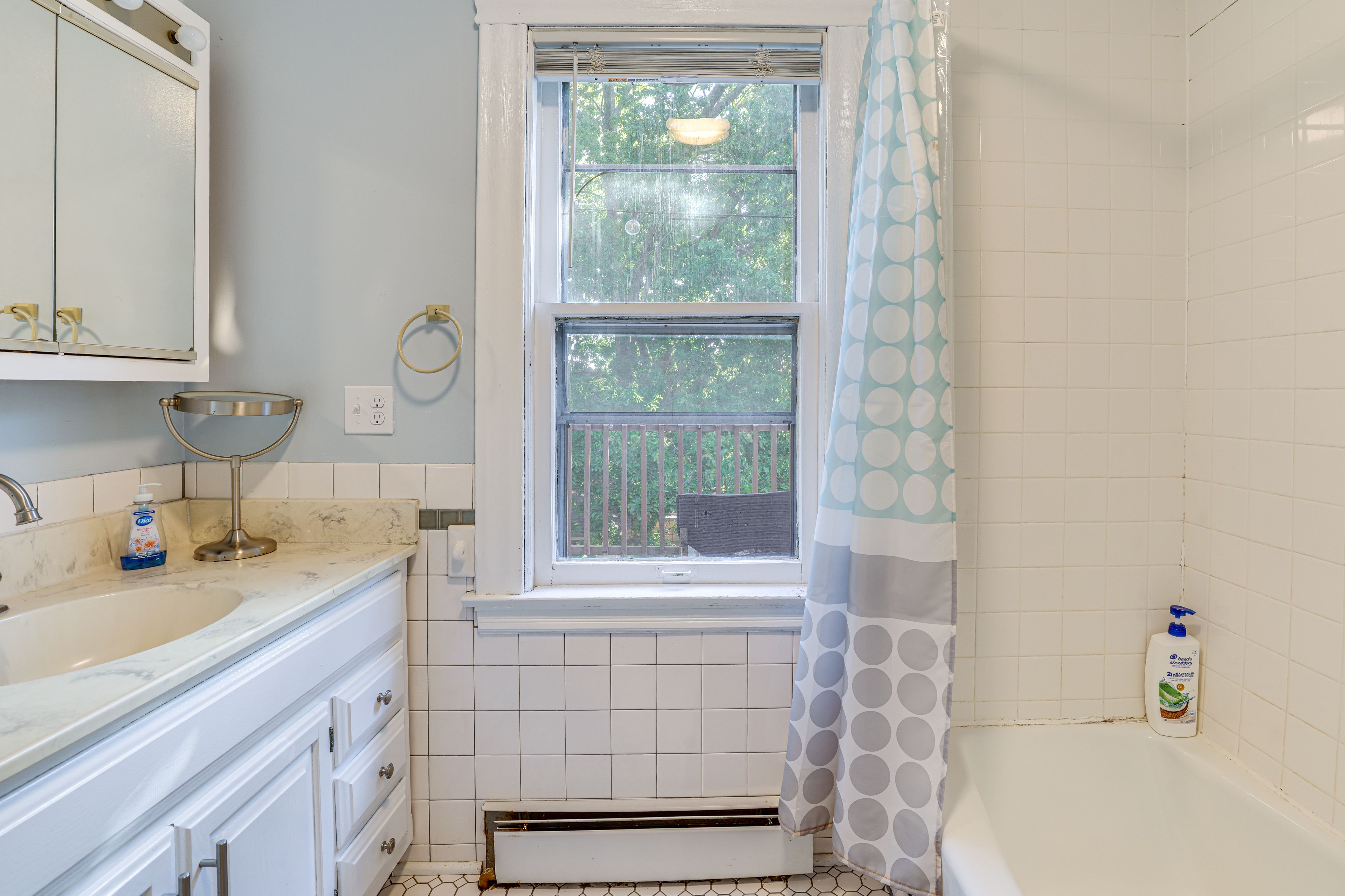 Full Bath | 2nd Floor