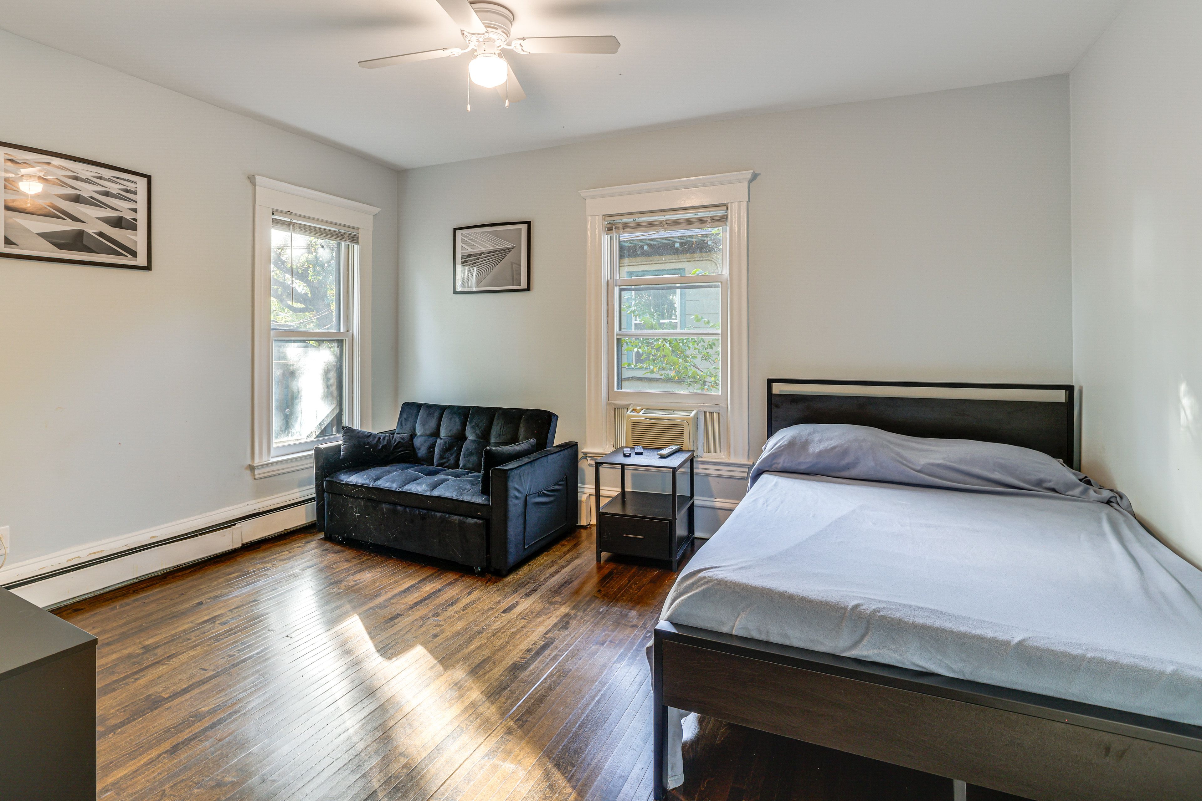 Bedroom 1 | Queen Bed | Linens | 1st Floor