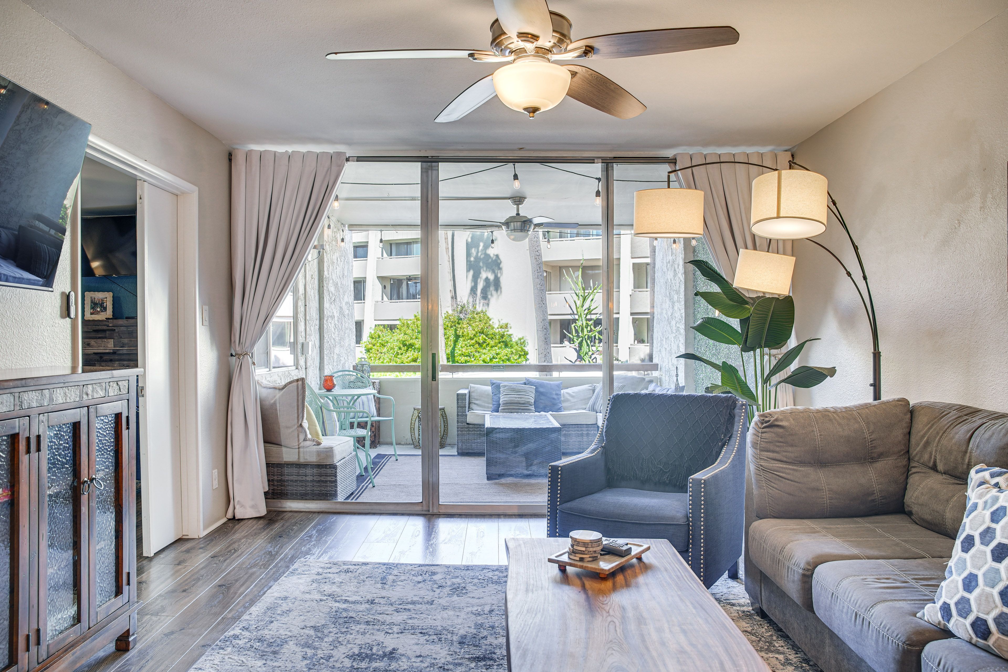 Living Room | Smart TV | Free WiFi | Board Games & Books