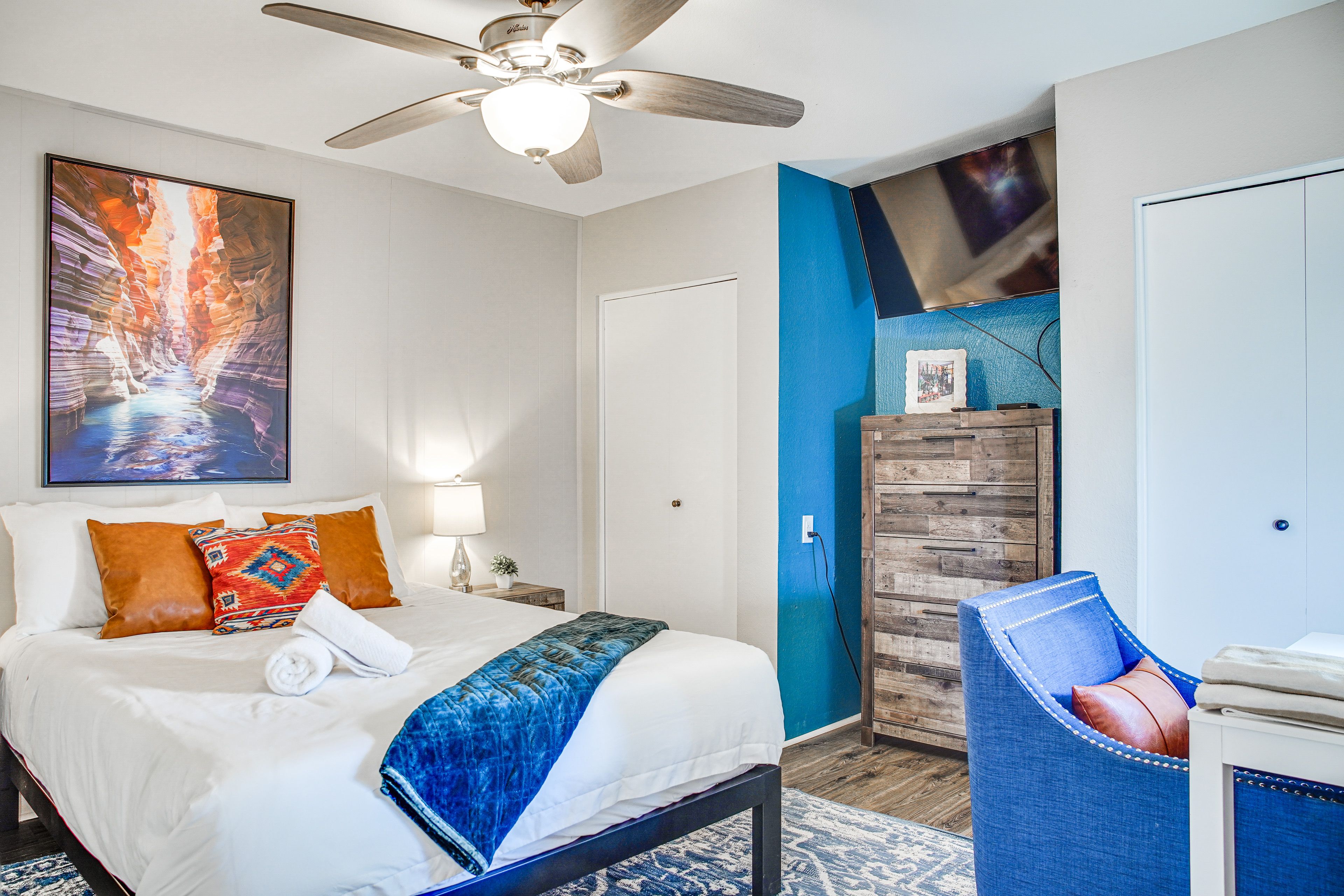 Bedroom 2 | Queen Bed | Smart TV