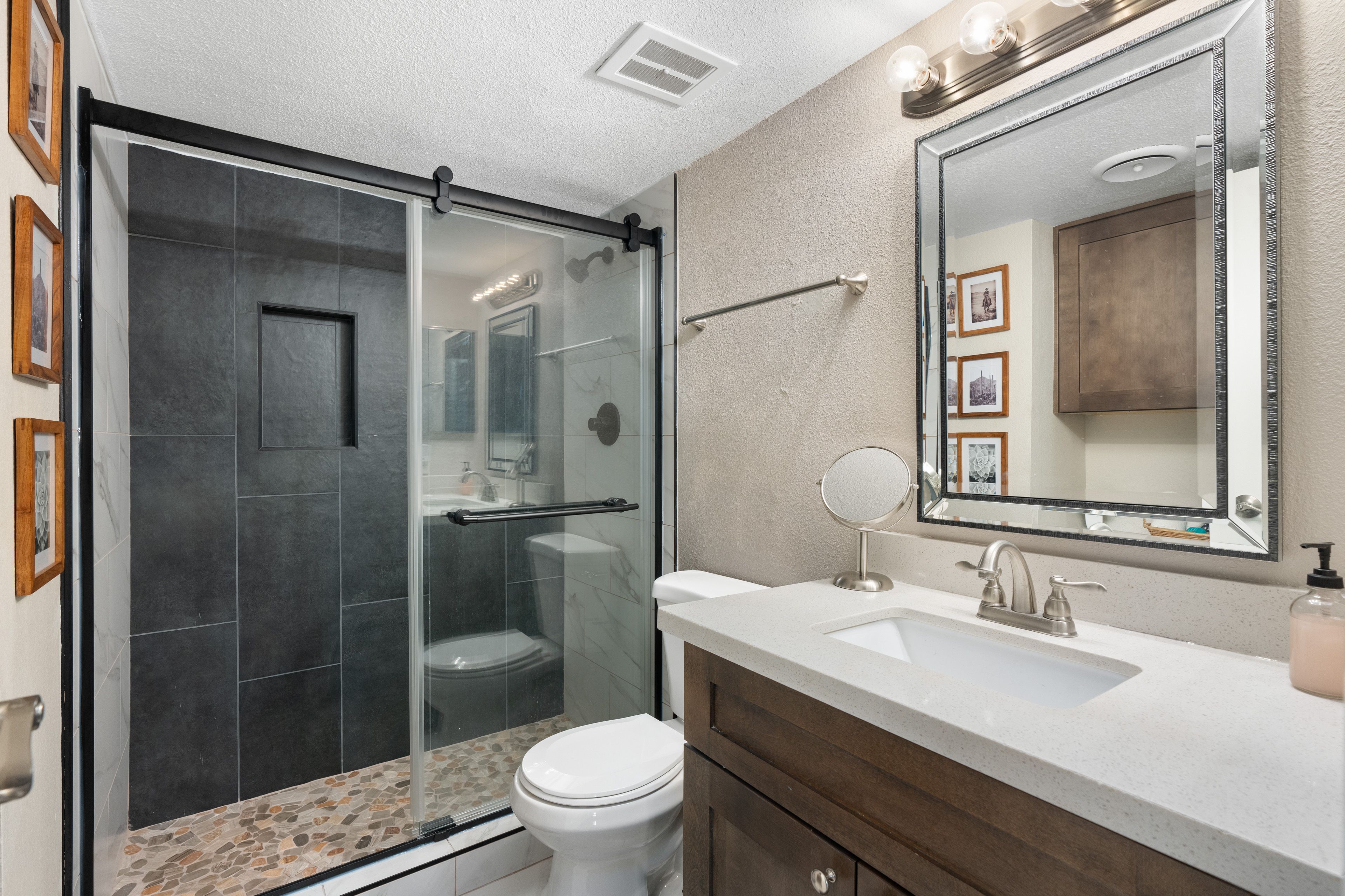 En-Suite Bathroom | Complimentary Toiletries | Hair Dryer