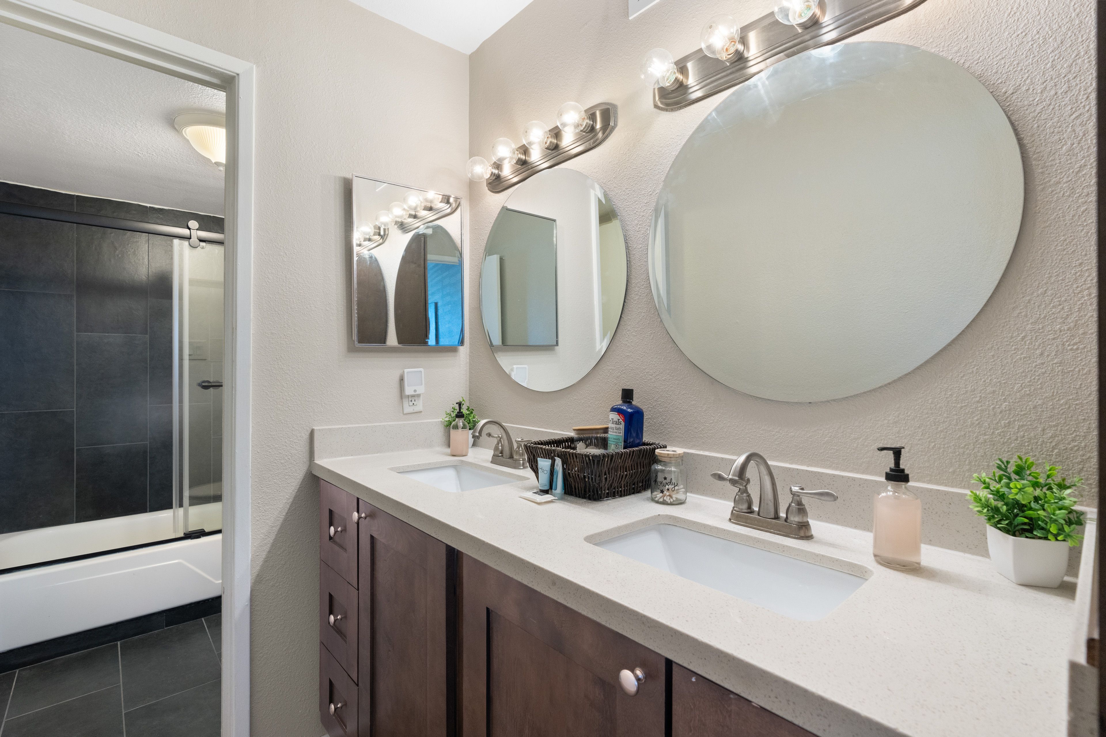 En-Suite Bathroom | Towels Provided