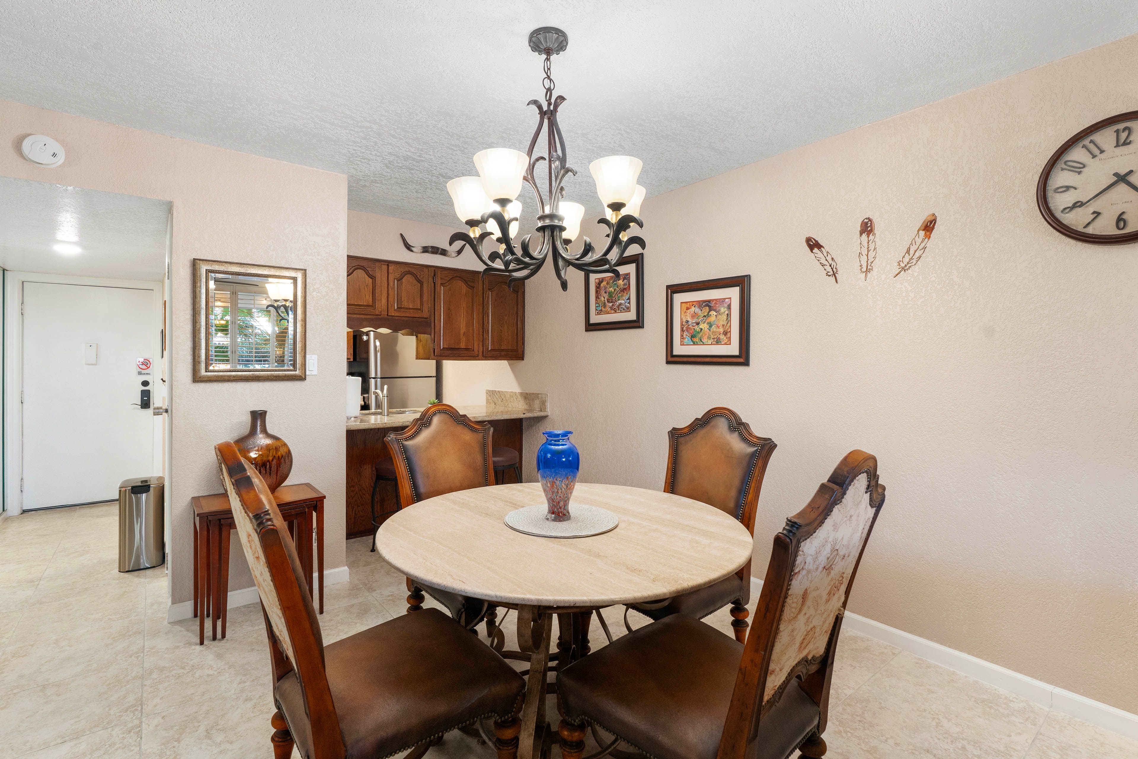 Kitchen | Dining Table