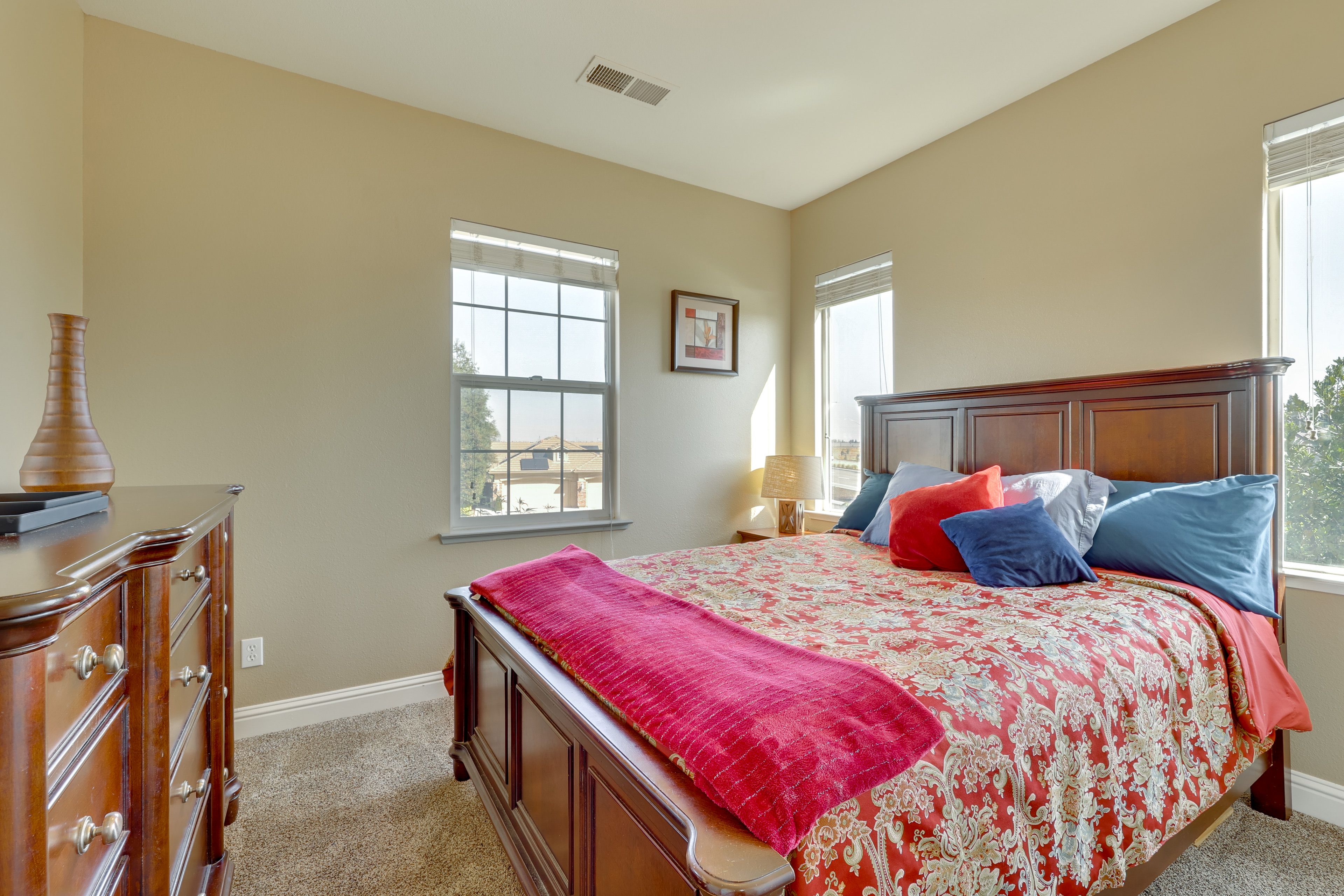 Bedroom 2 | 1st Floor | Queen Bed