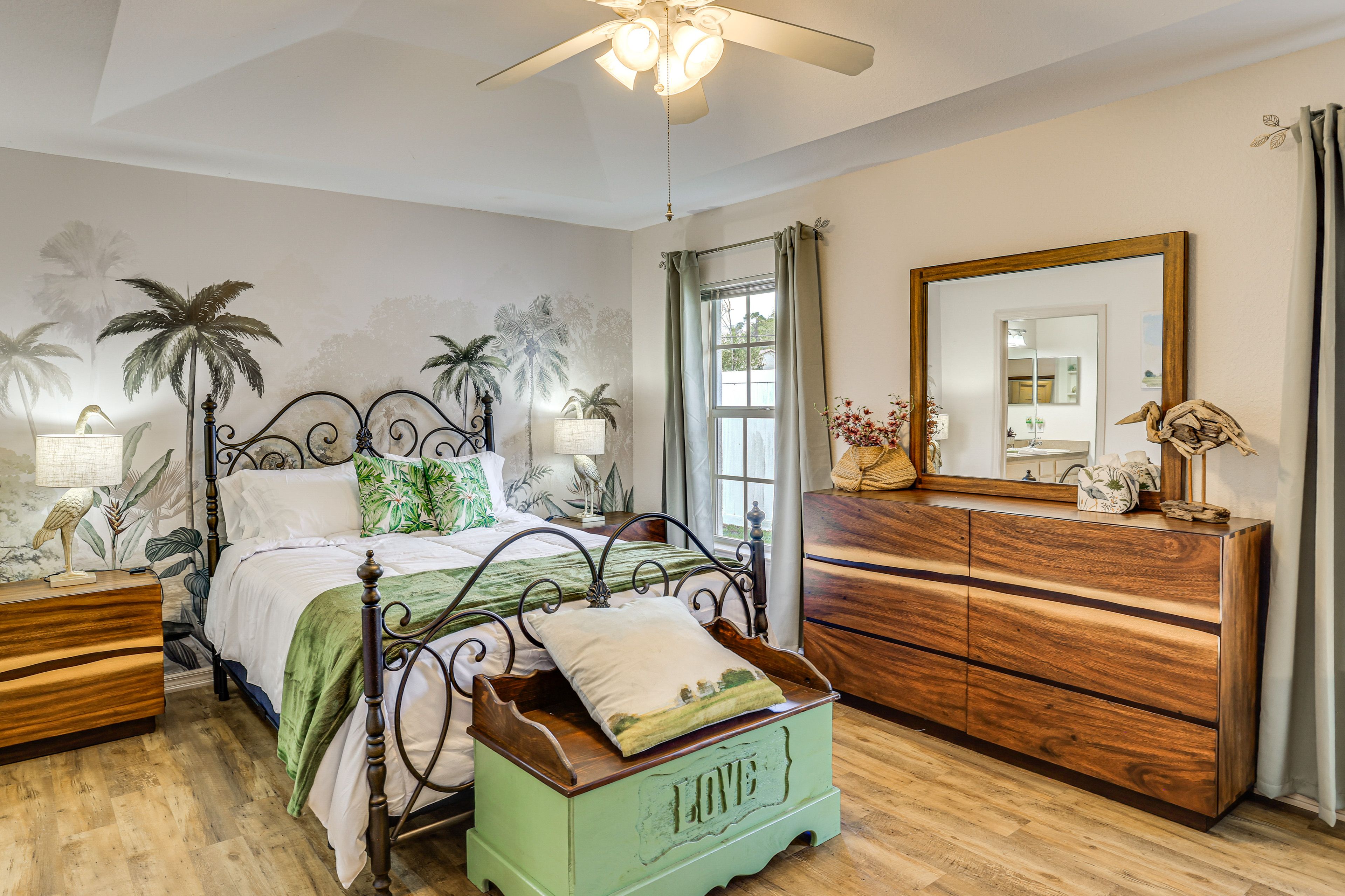 Bedroom 2 | Queen Bed