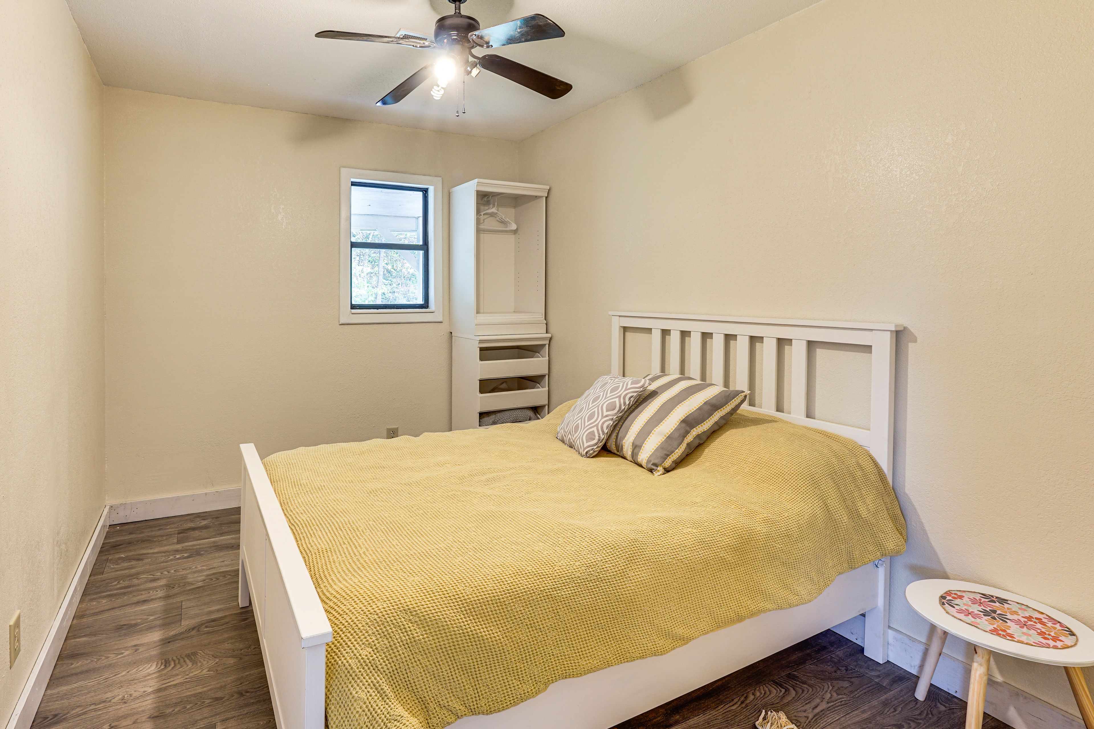 Bedroom 1 | Queen Bed