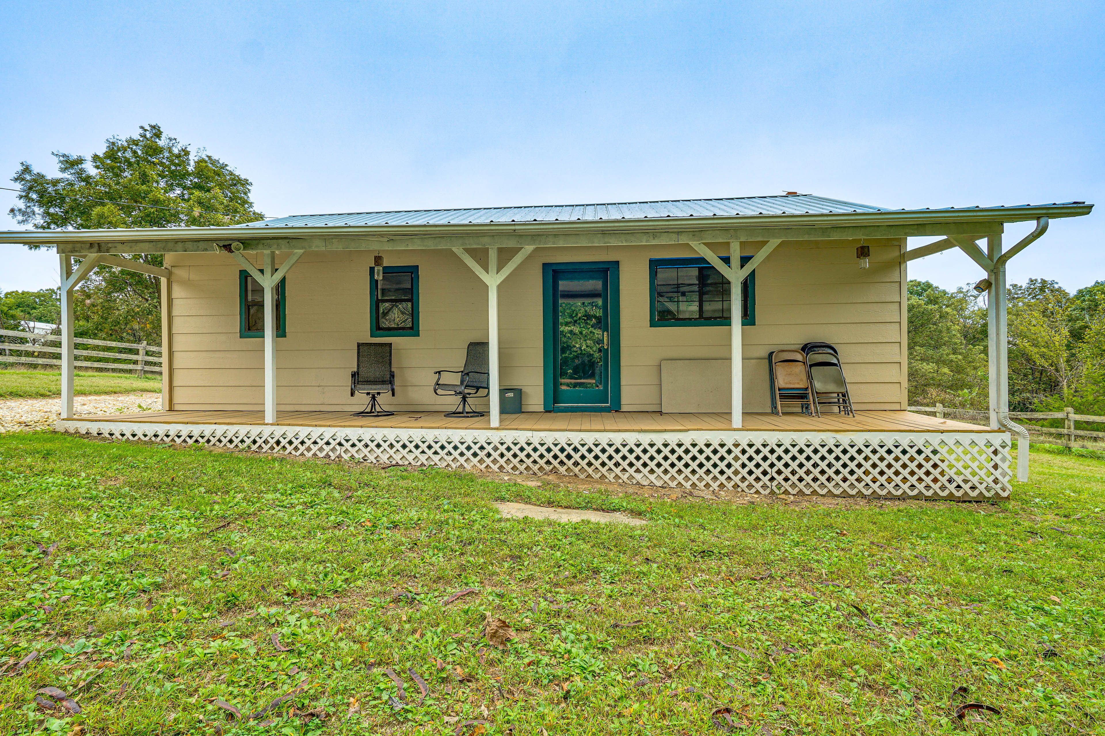 Cabin Exterior | Covered Porch w/ Seating