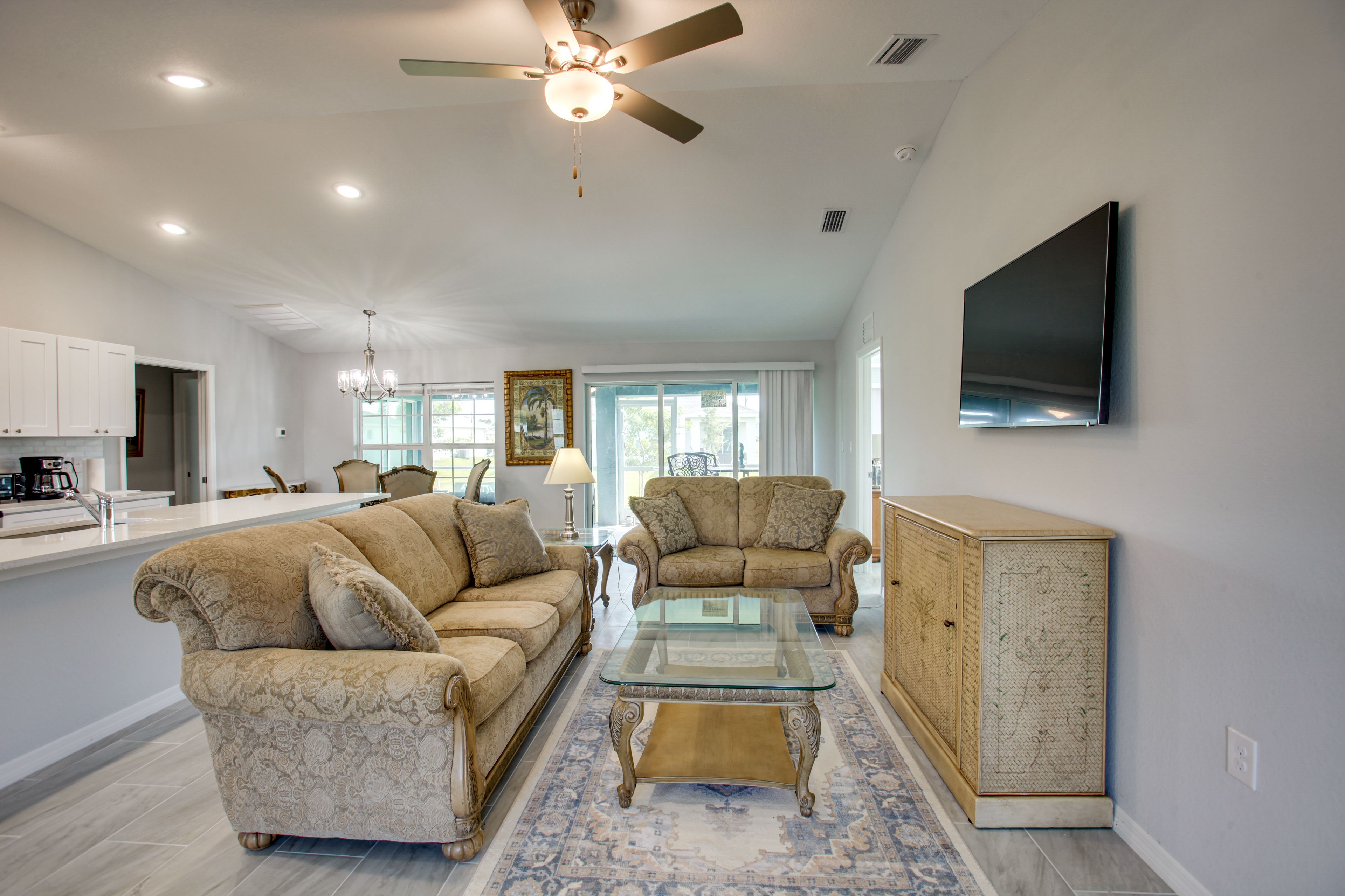 Living Room | Central A/C & Heating | Free WiFi