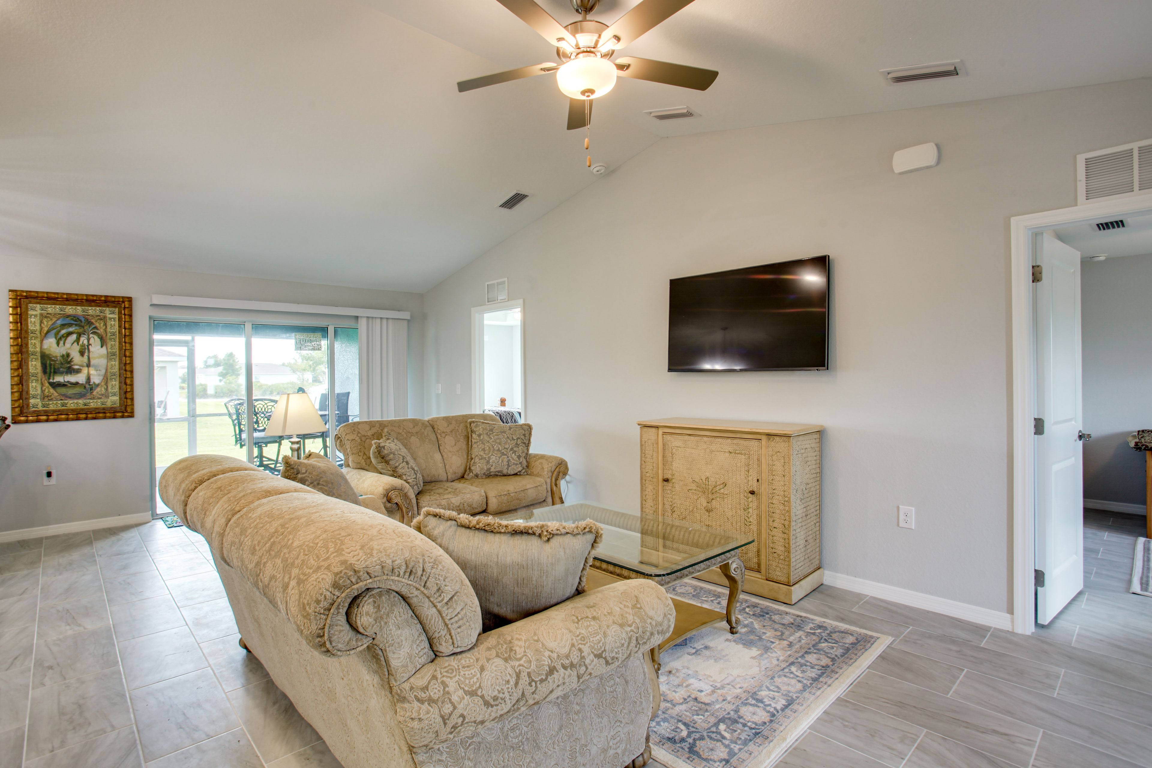 Living Room | Smart TV