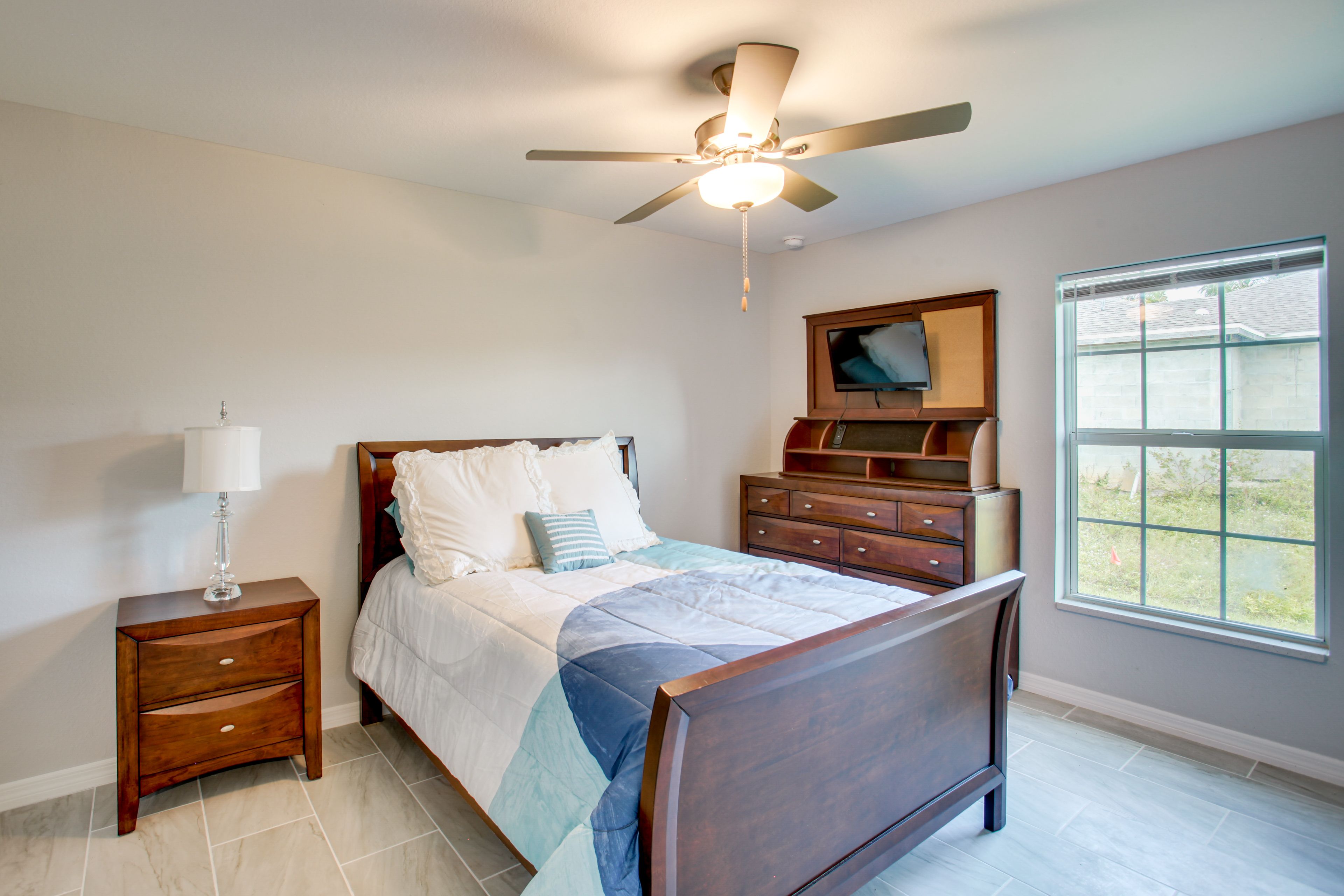 Bedroom 3 | Queen Bed