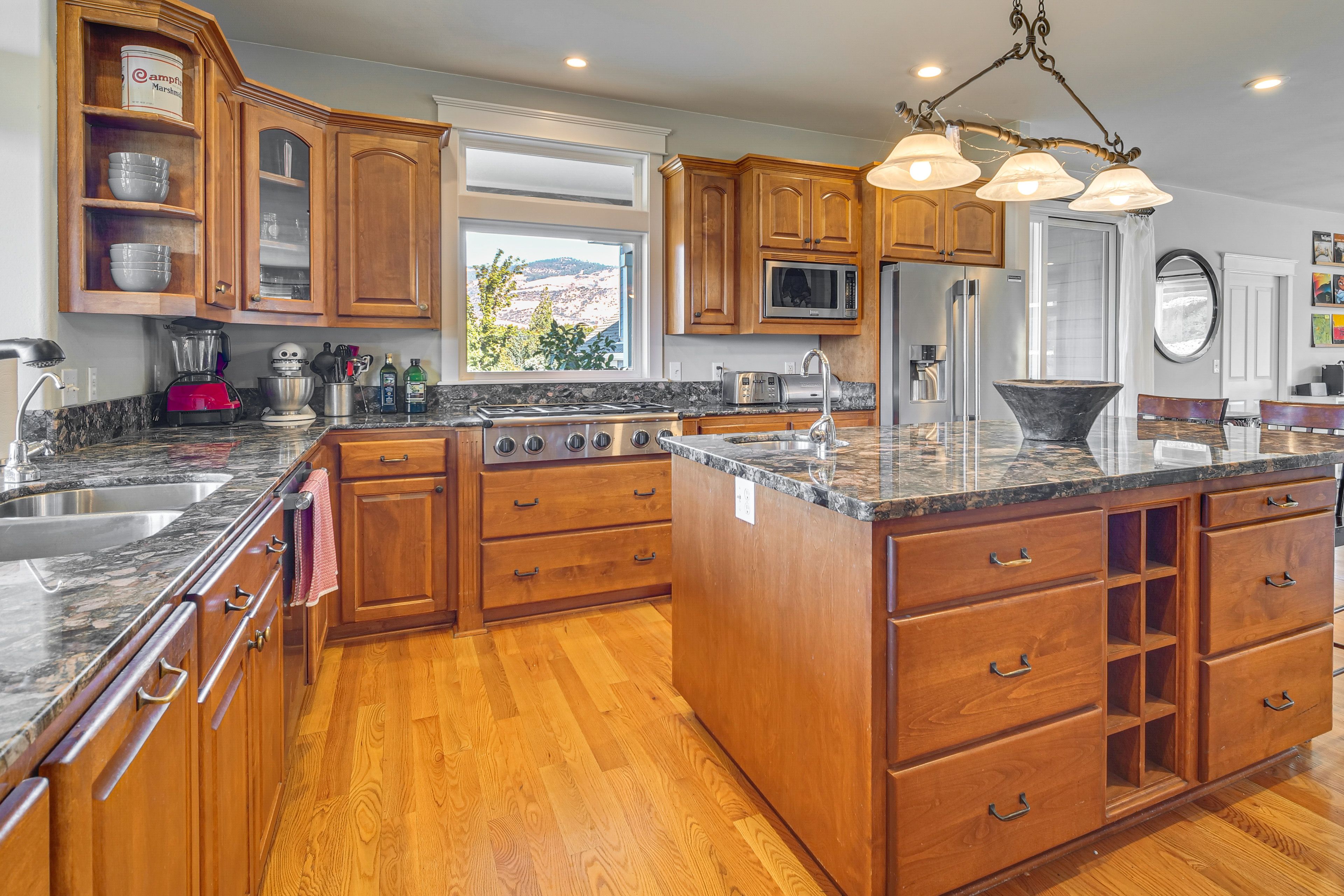 Kitchen | 1st Floor | Cooking Basics | Refrigerator | Stove/Oven | Dishwasher