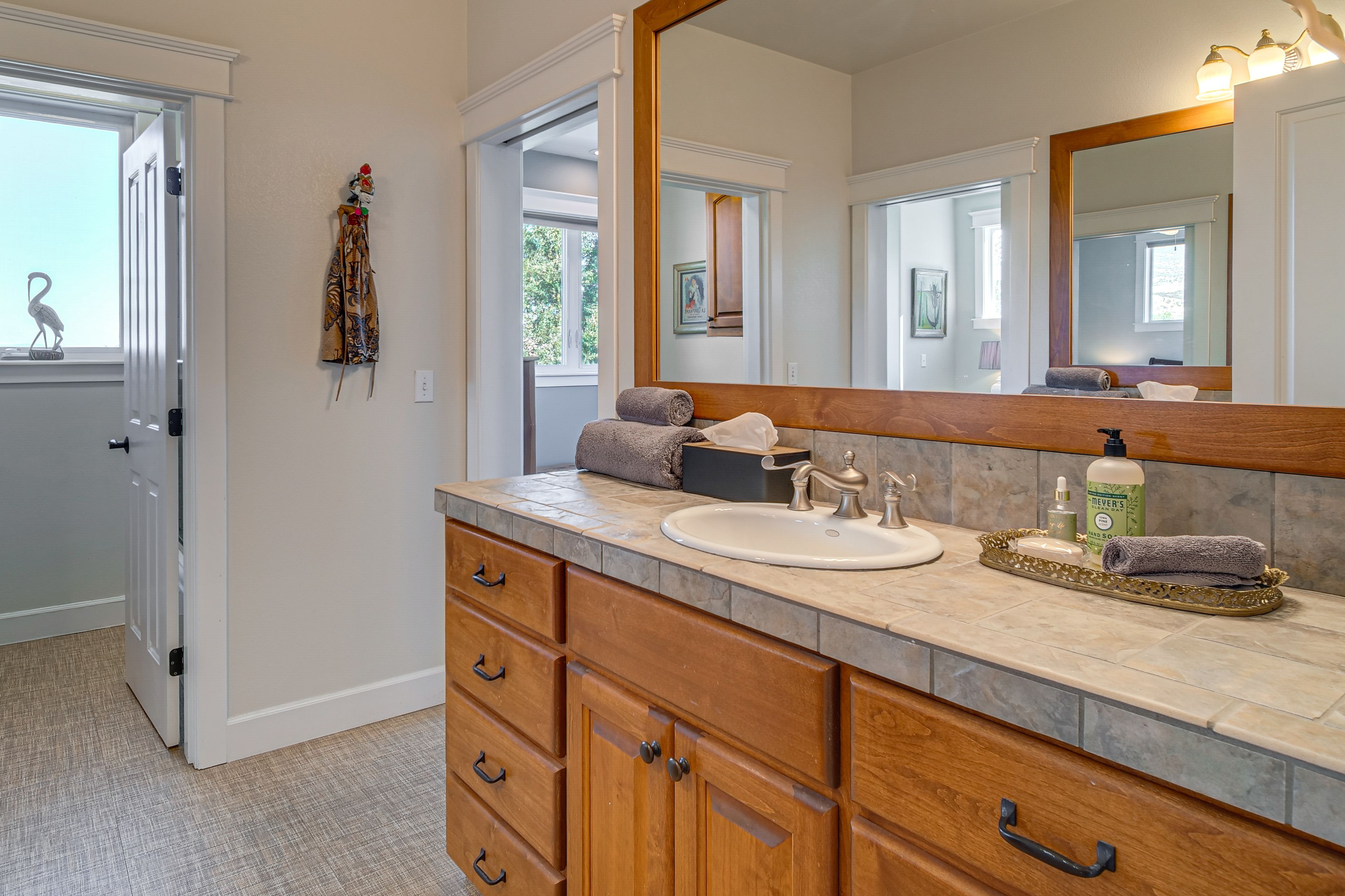 Full Bathroom | 2nd Floor | Complimentary Toiletries