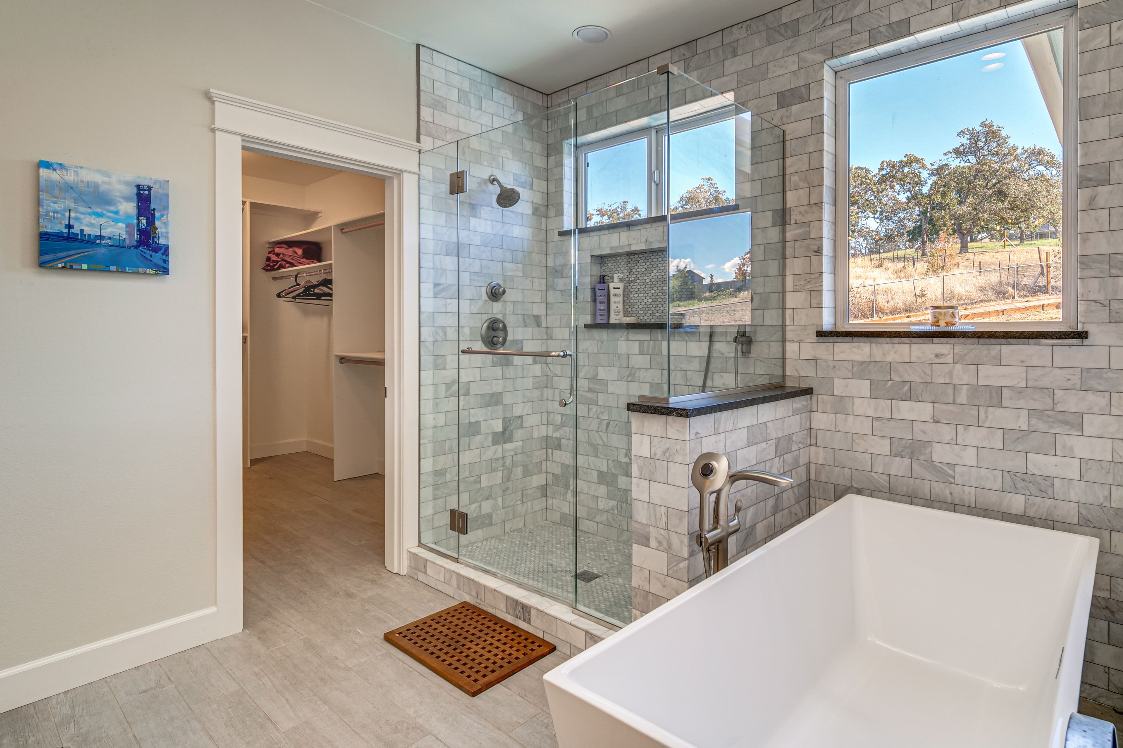 Full Bathroom | 2nd Floor | Towels Provided