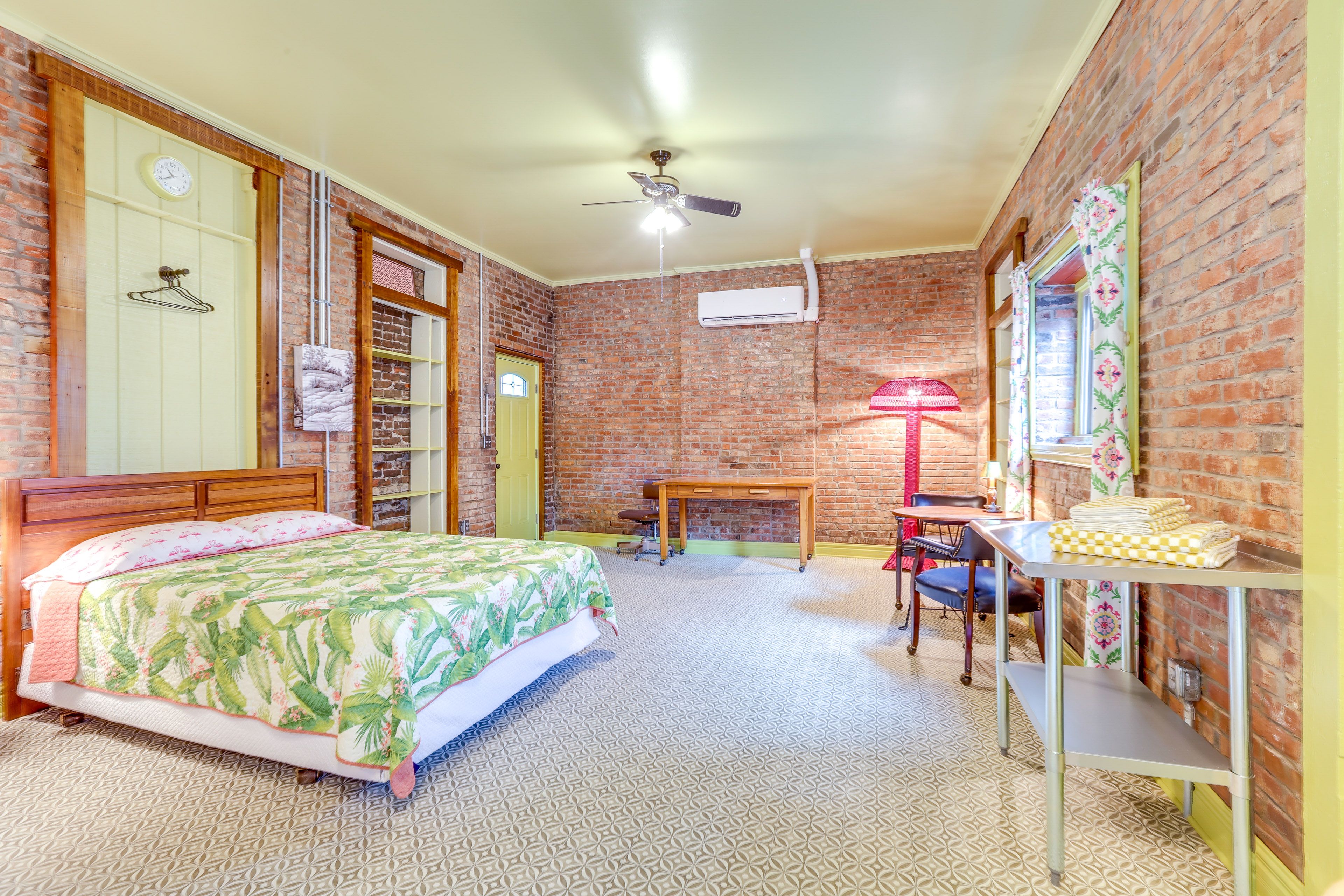 Louisville Vacation Rental | Studio | 1BA | 400 Sq Ft | 2 Steps to Enter