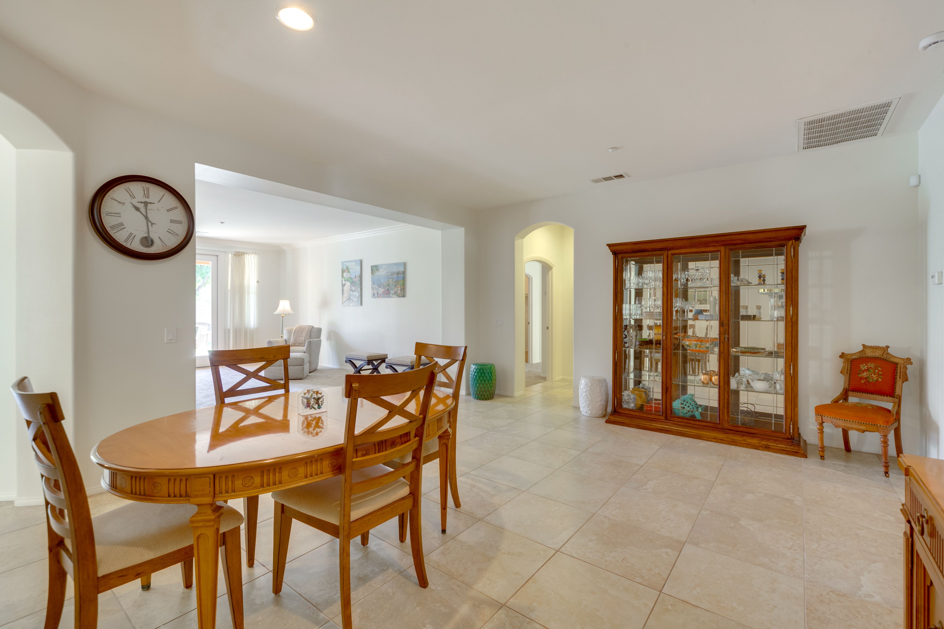 Dining Area | Dishware/Flatware Provided