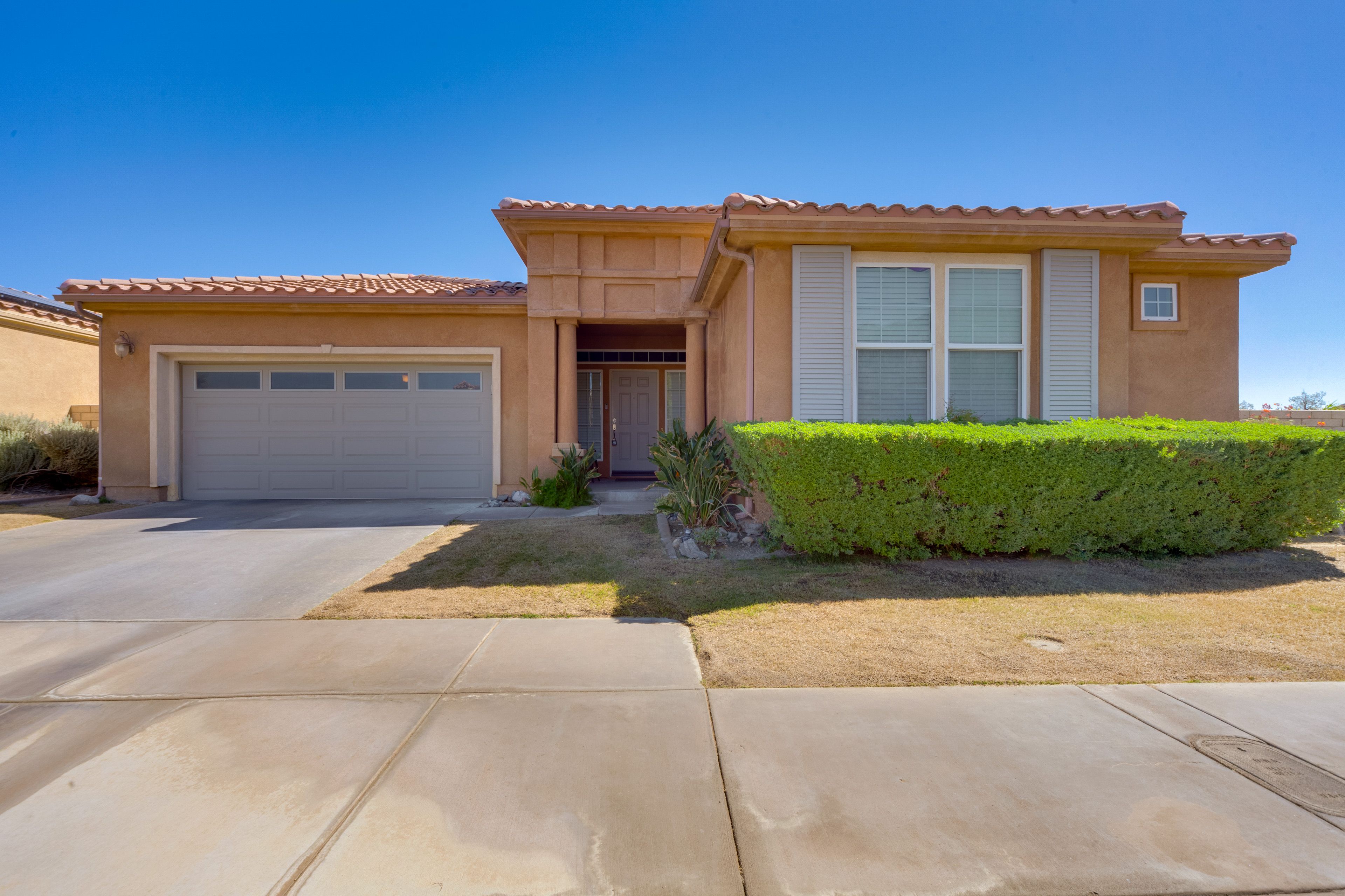 Exterior | Driveway (2 Vehicles) | Garage (1 Vehicle)