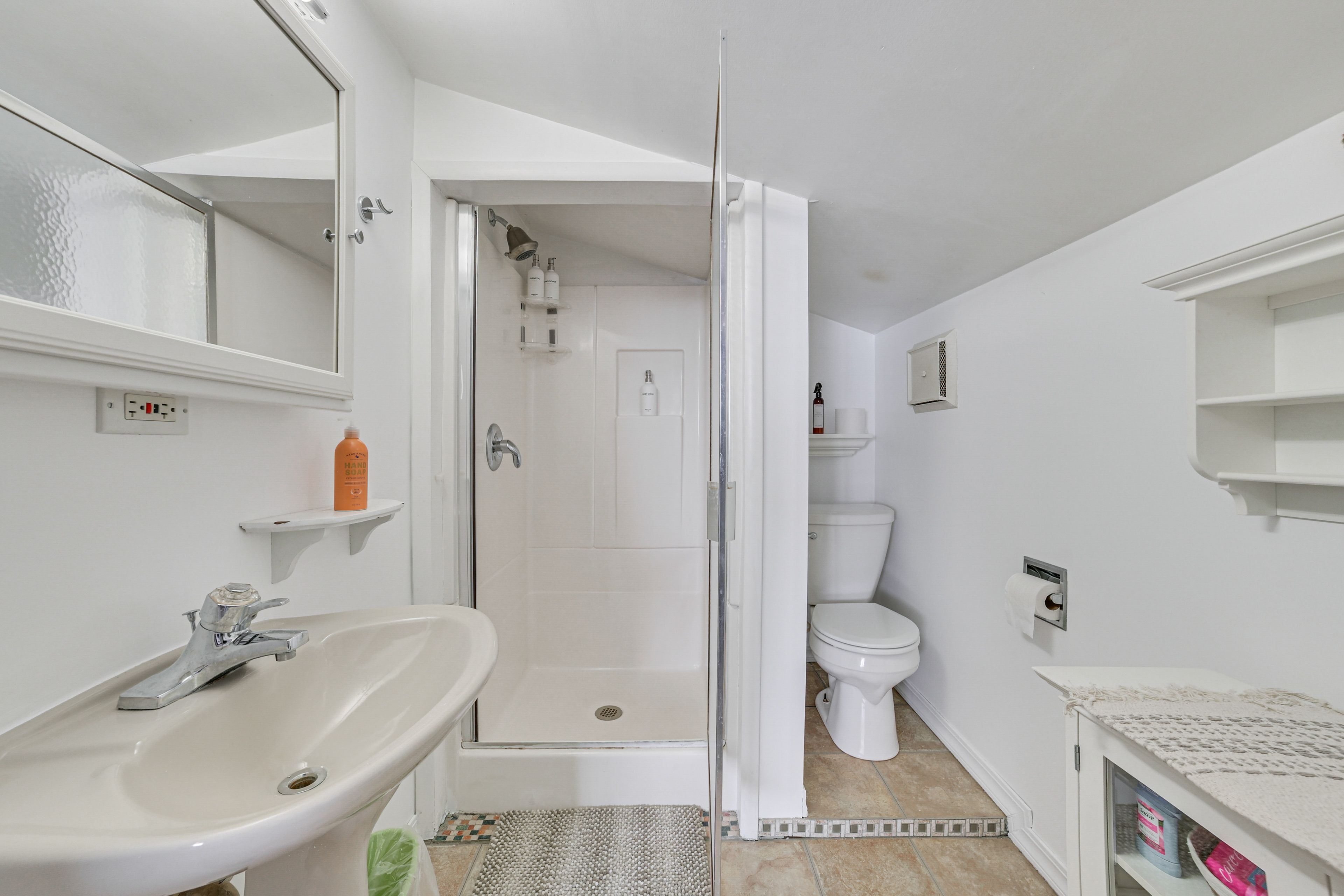 En-Suite Bathroom | 2nd Floor | Complimentary Toiletries | Hair Dryer