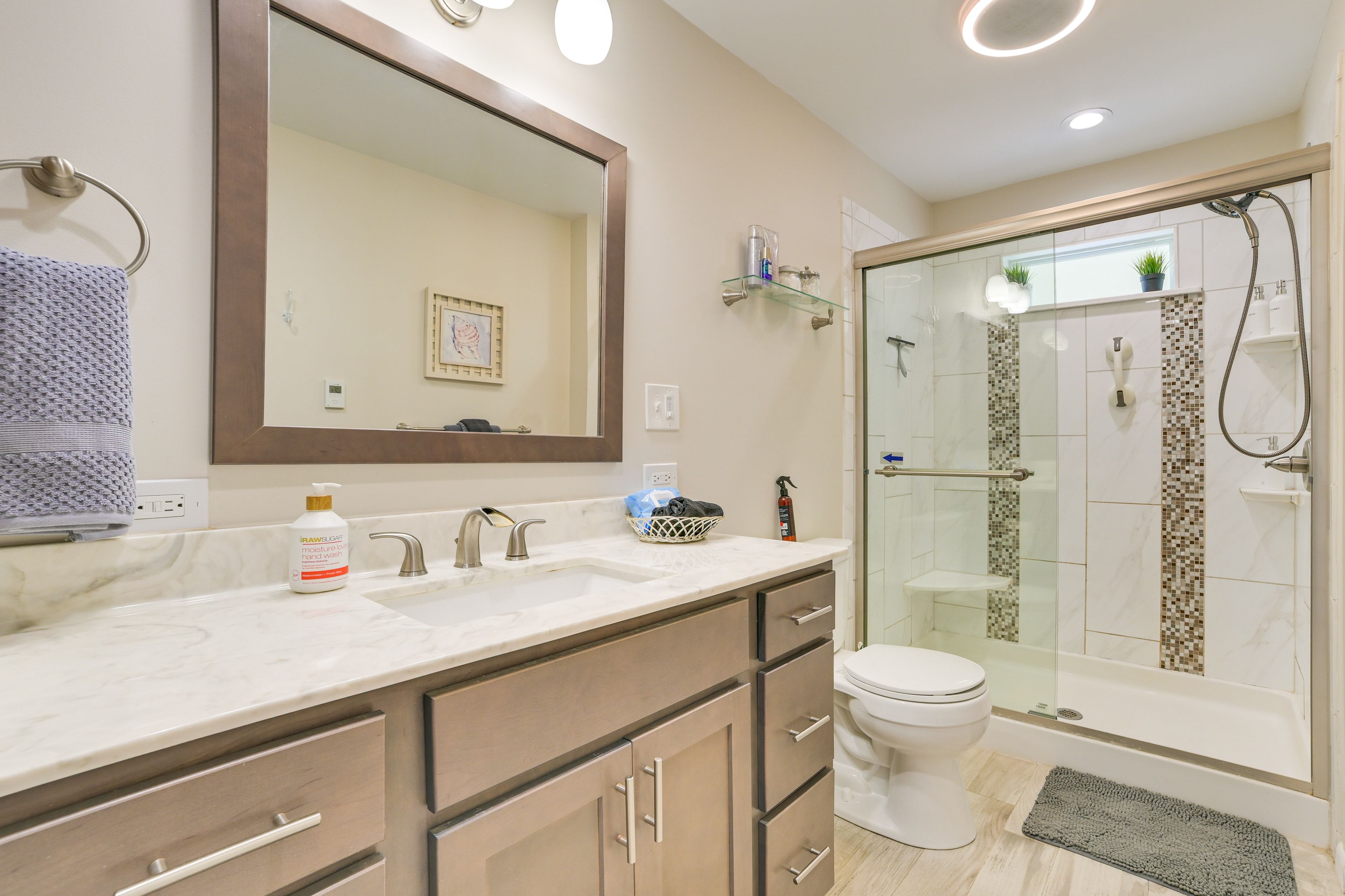 Bathroom | 1st Floor | Towels Provided