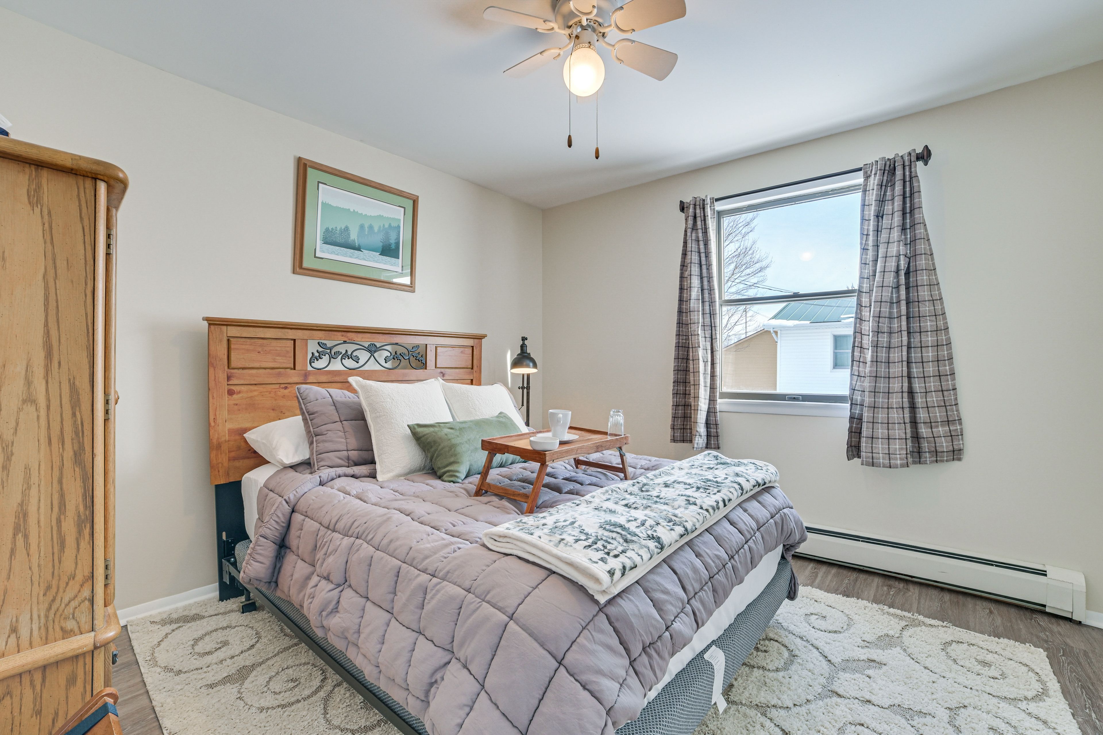 Bedroom 1 | 1st Floor | Queen Bed | Linens Provided