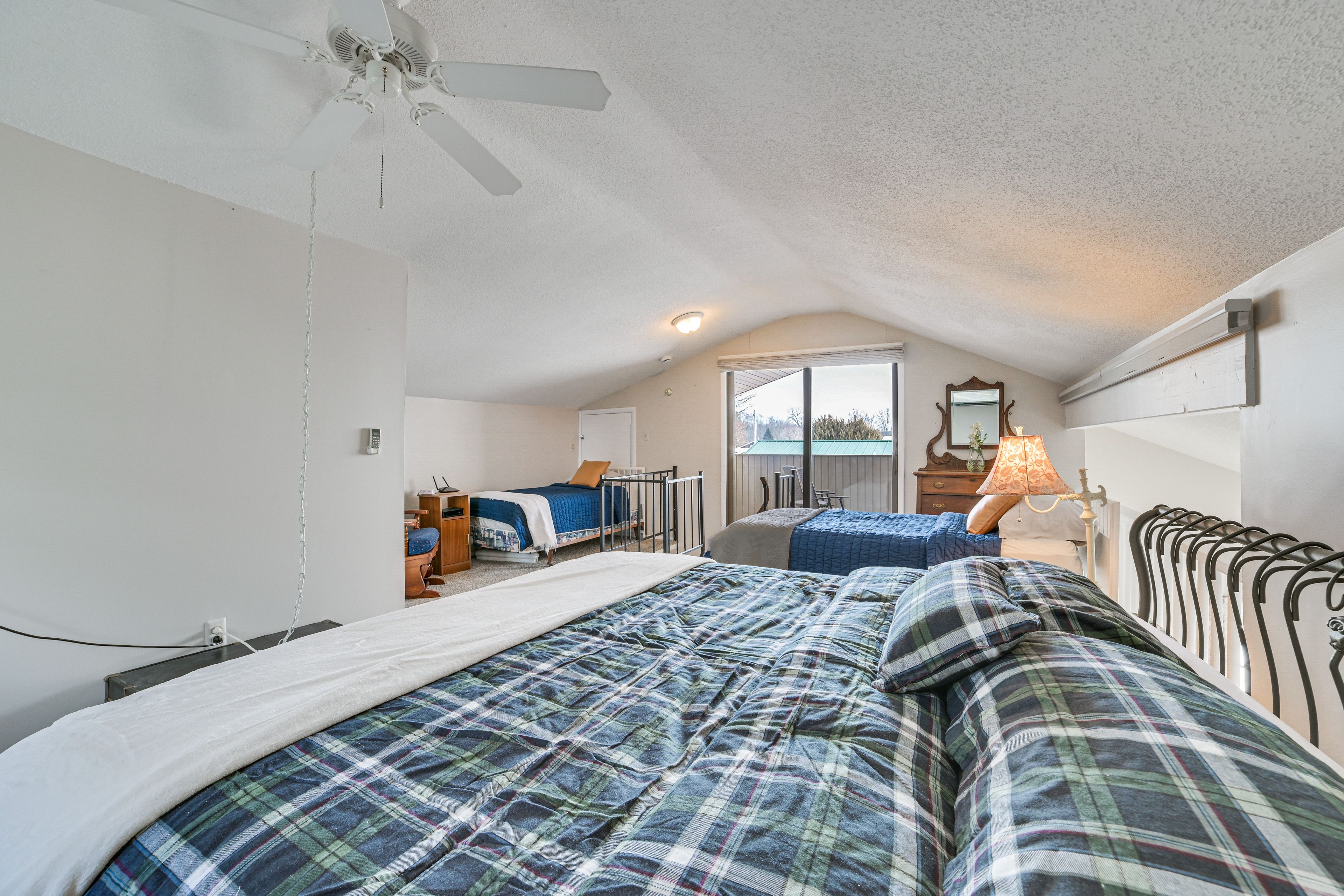 Bedroom 3 (Loft) | 2nd Floor | King Bed | 2 Twin Beds