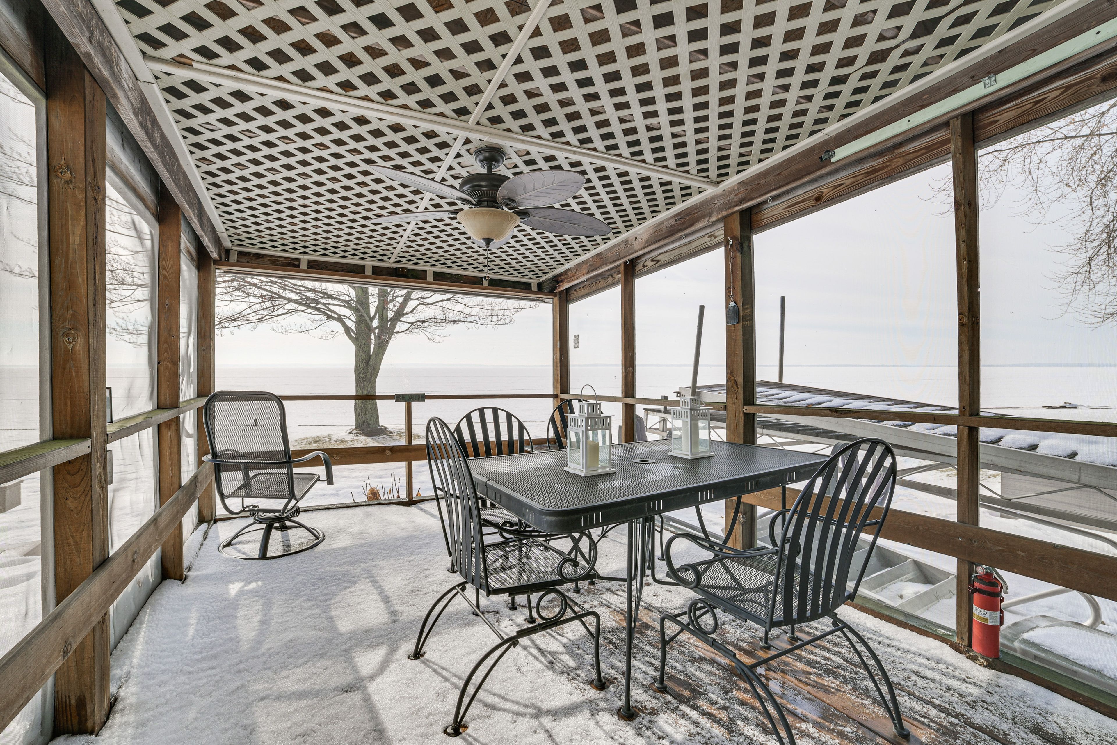 Screened Porch | Lake Views | 7 Mi to Higgins Lake Trailhead