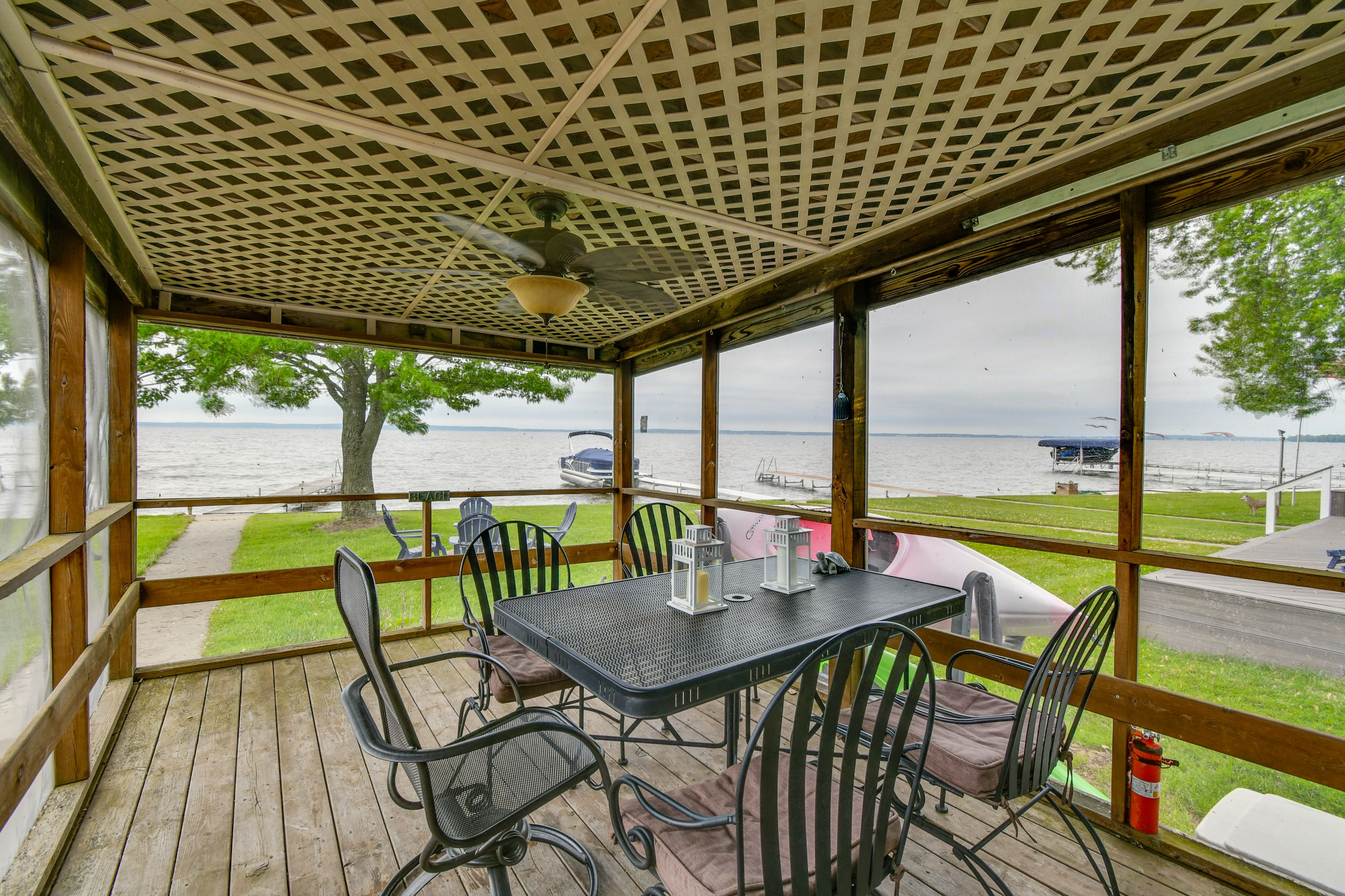 Screened Porch | Lake Views | 7 Mi to Higgins Lake Trailhead