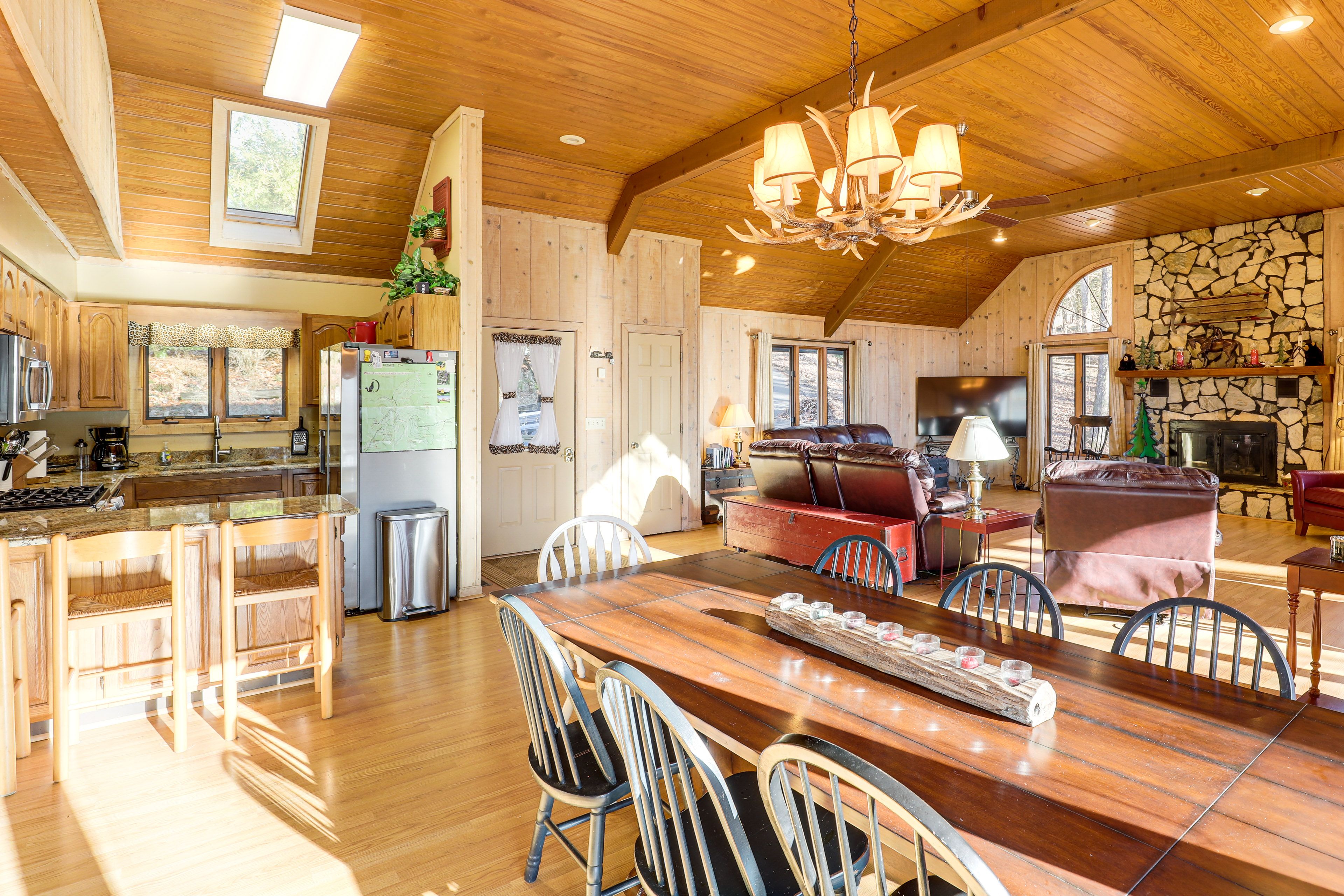 Kitchen | Dining Table | Dishwasher | Main Level