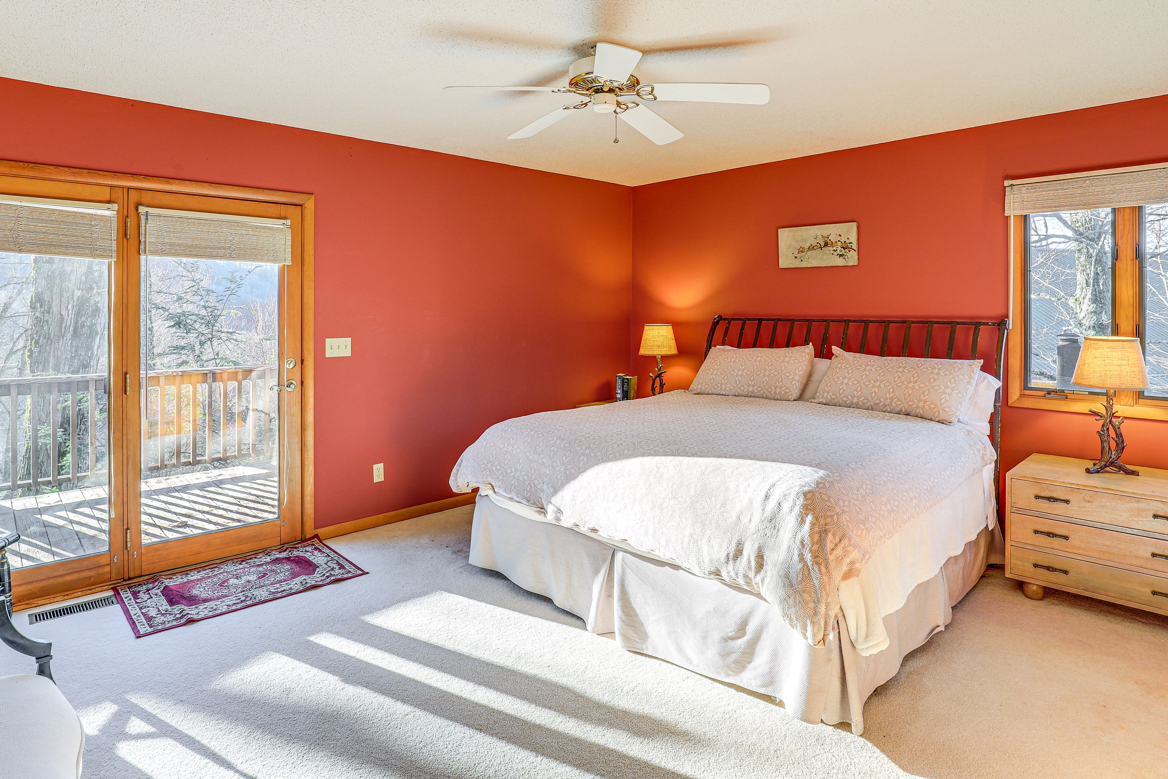 Bedroom 1 | King Bed | Smart TV | Main Level