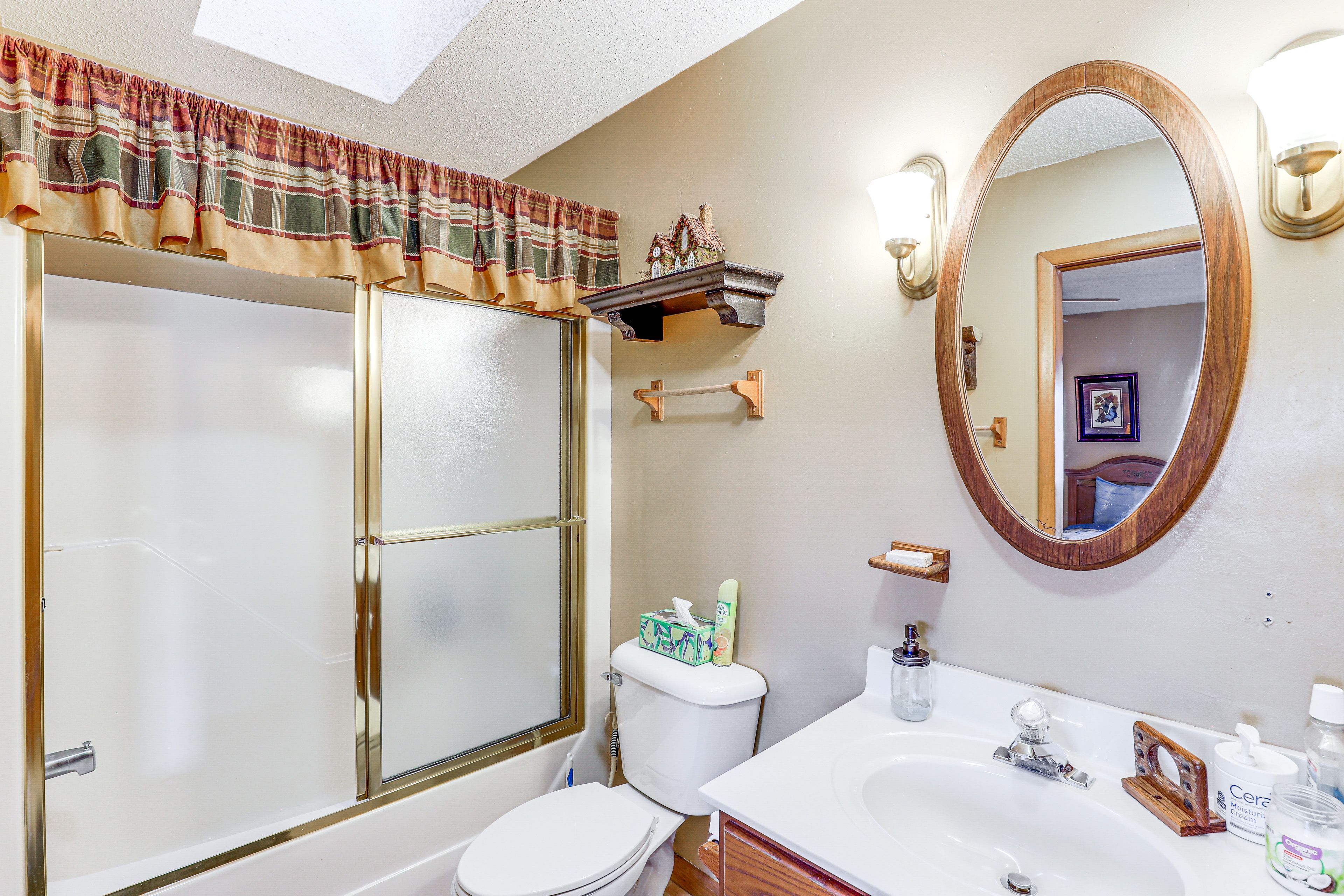 Bathroom | Main Level