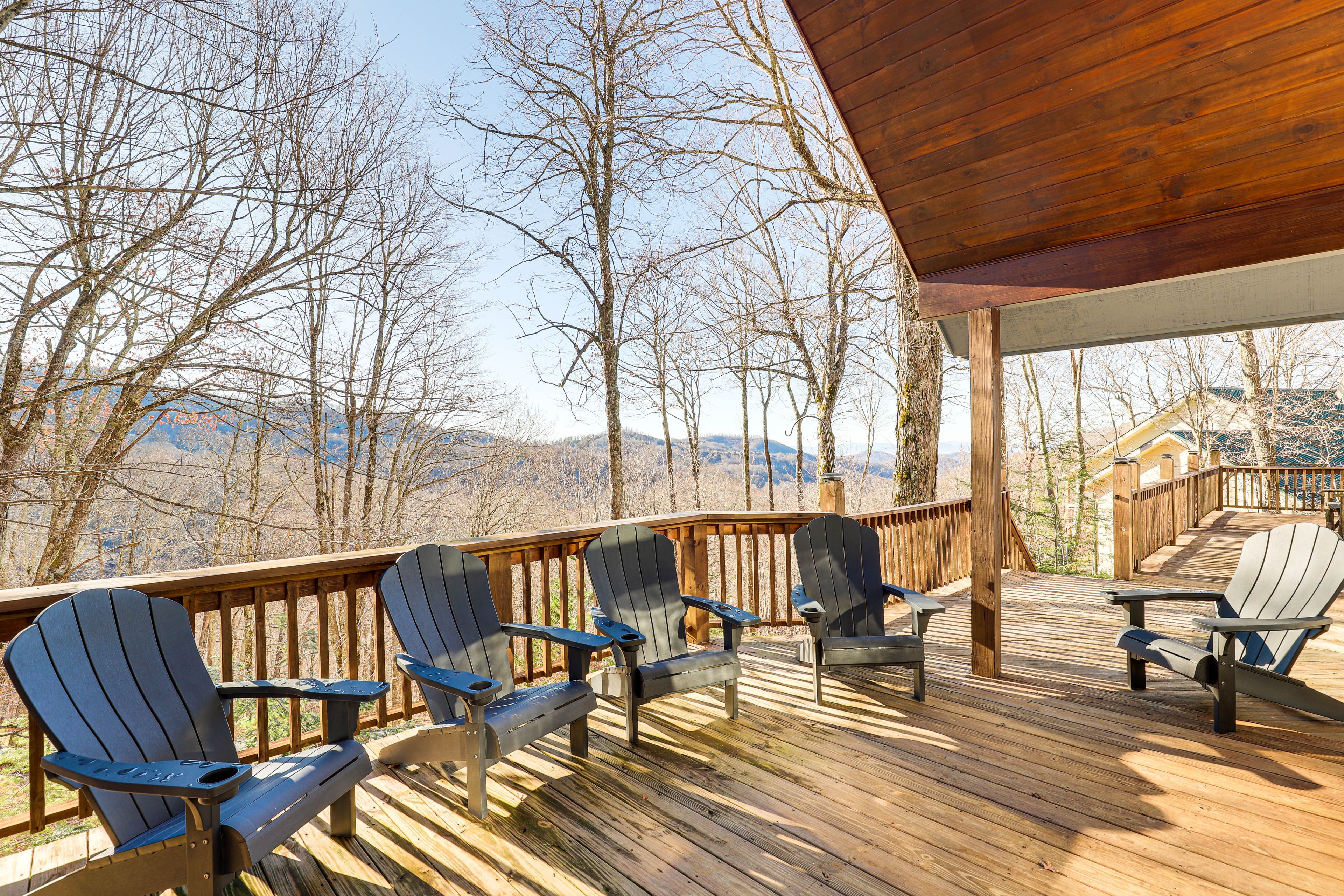 Mars Hill Vacation Rental | 4BR | 3BA | 3,000 Sq Ft | Small Steps to Enter