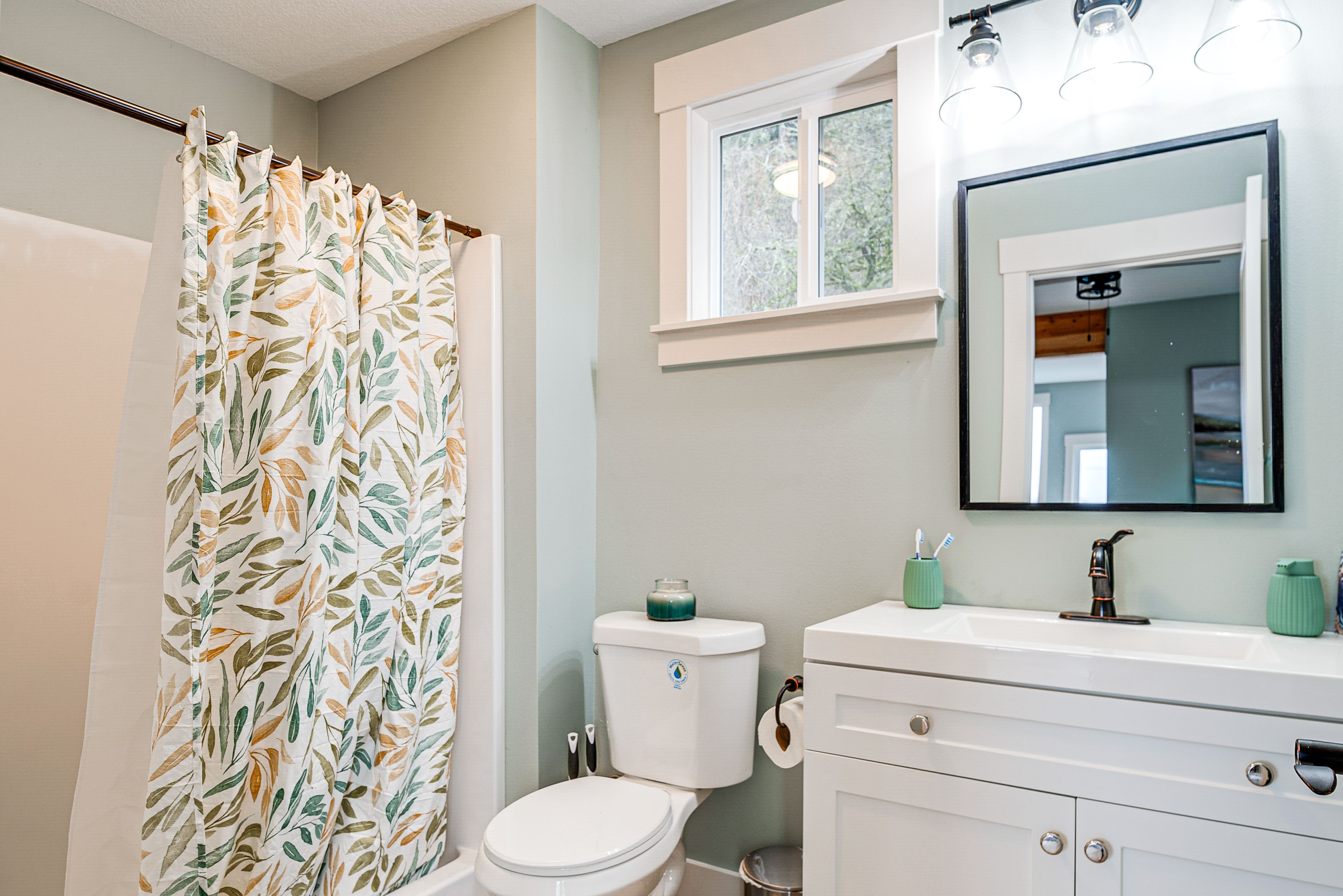 Full Bathroom | 2nd Floor