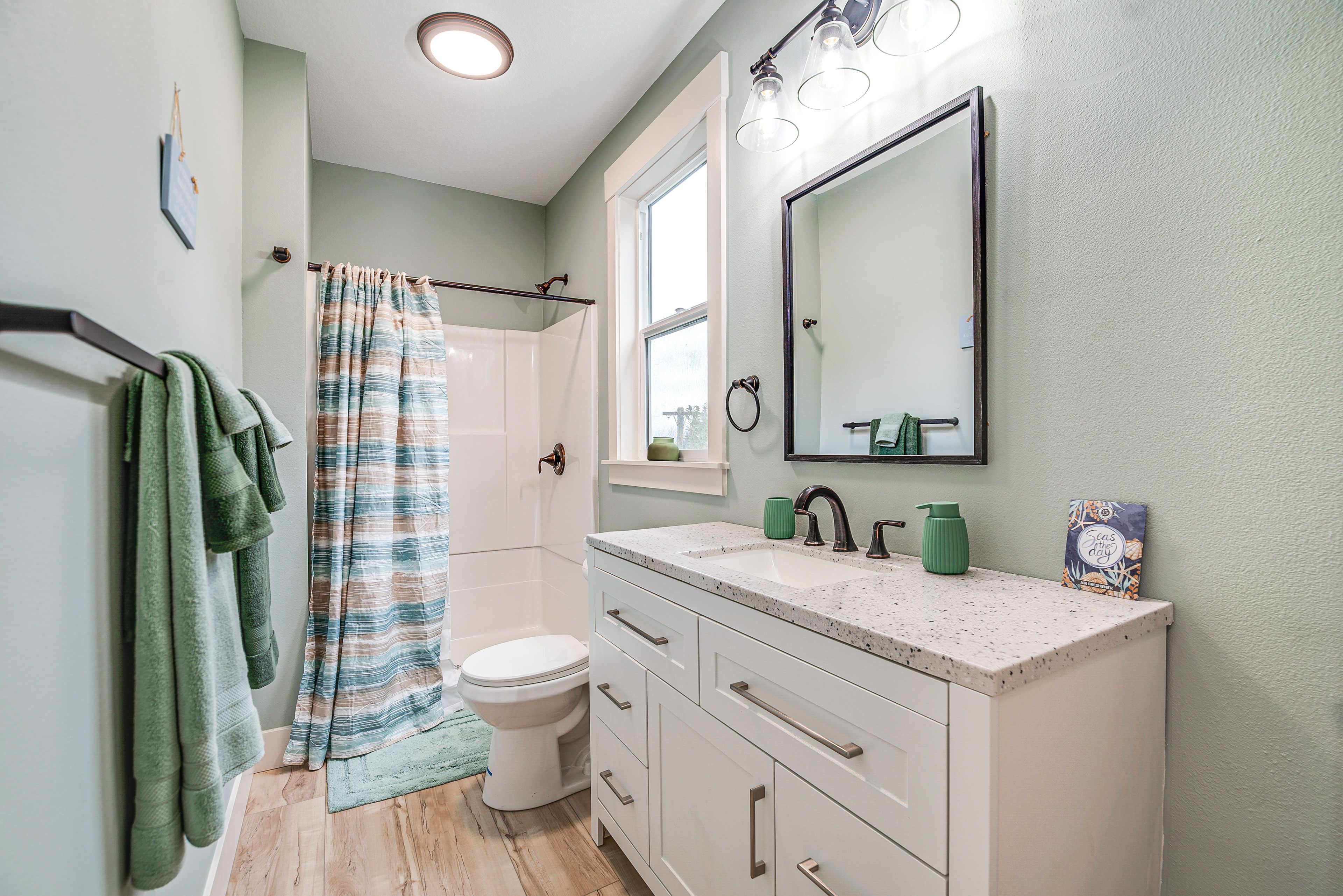 Full Bathroom | 2nd Floor