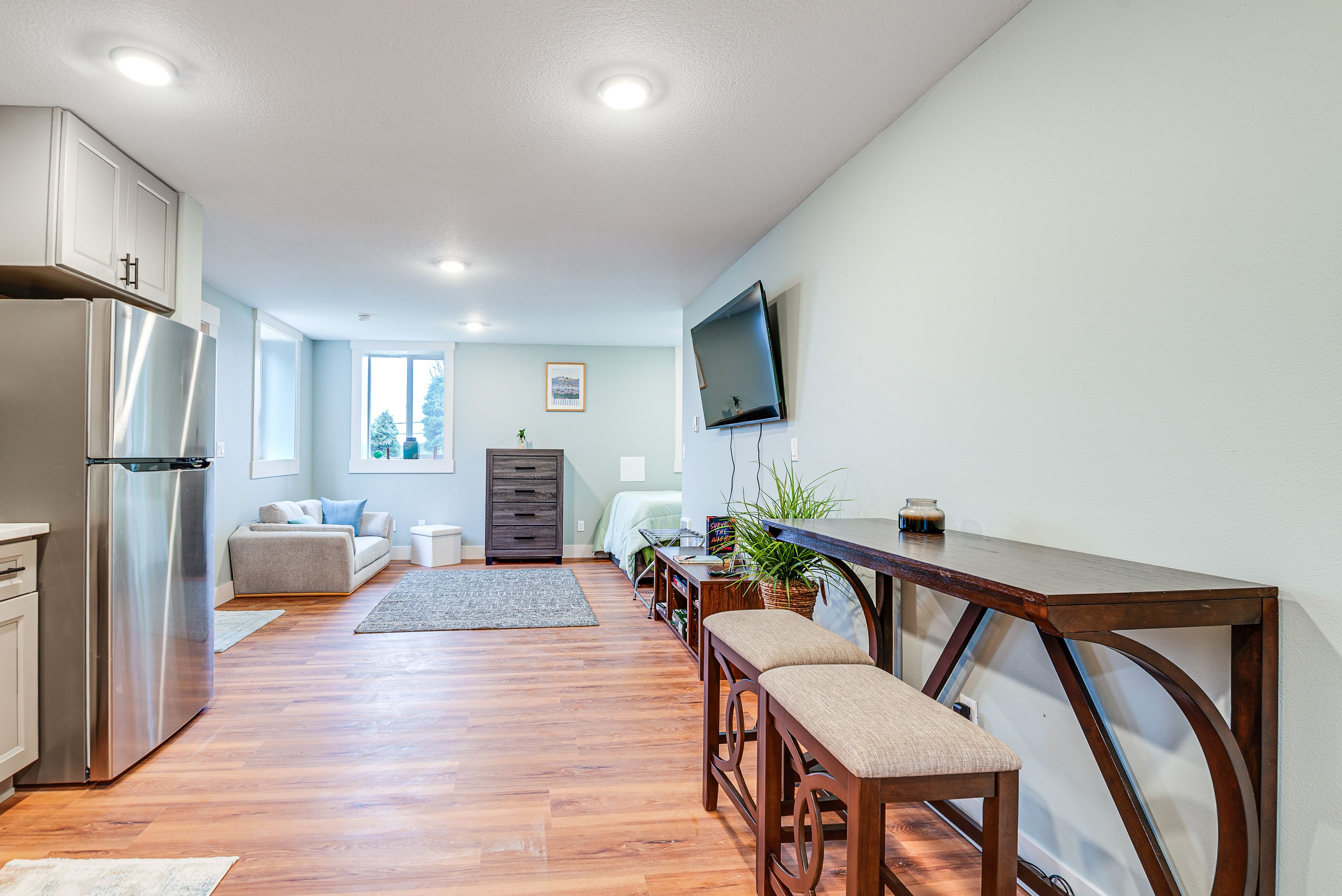 Interior | Dining Area | Smart TV | Board Games