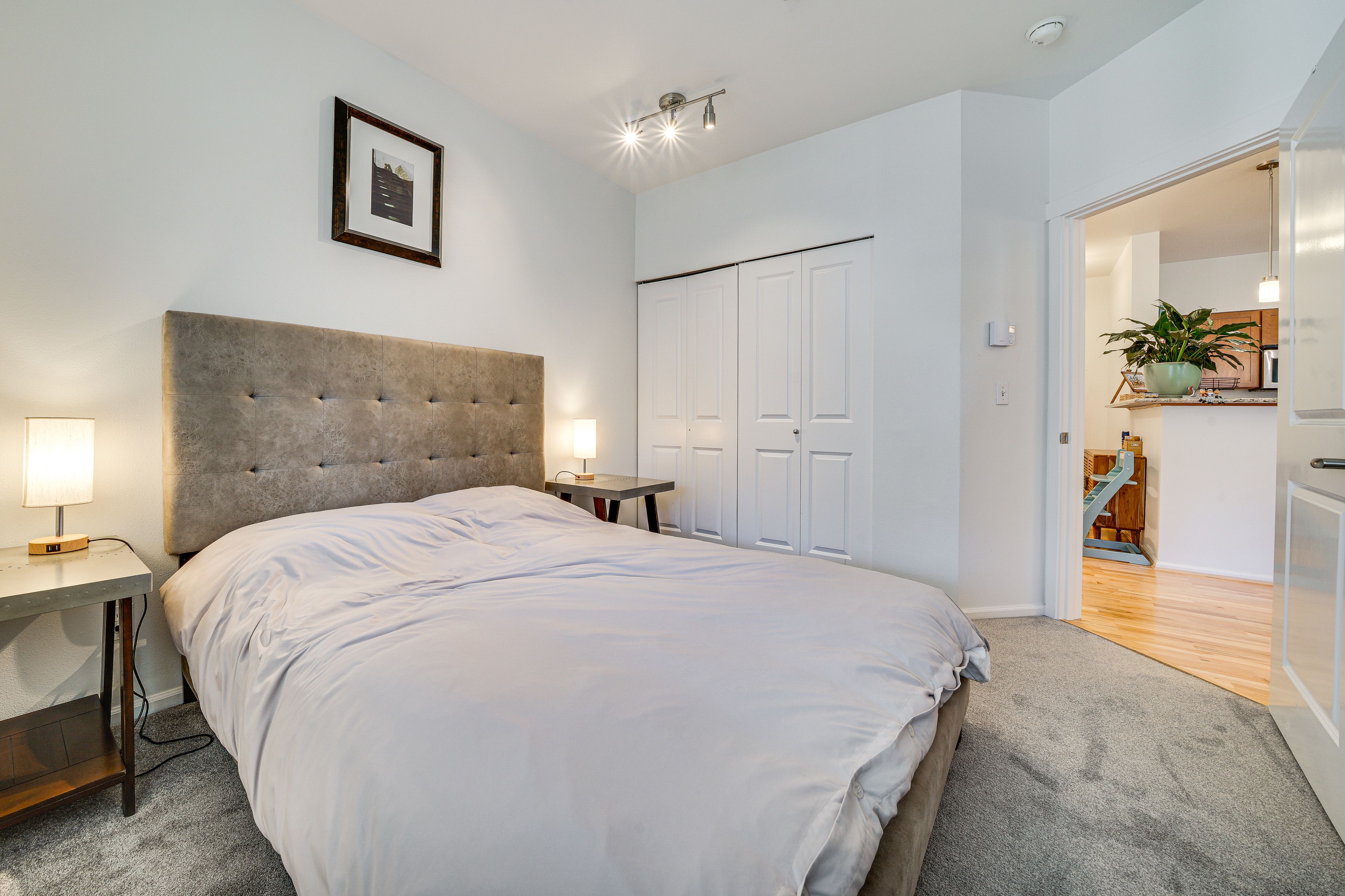 Bedroom 2 | Queen Bed