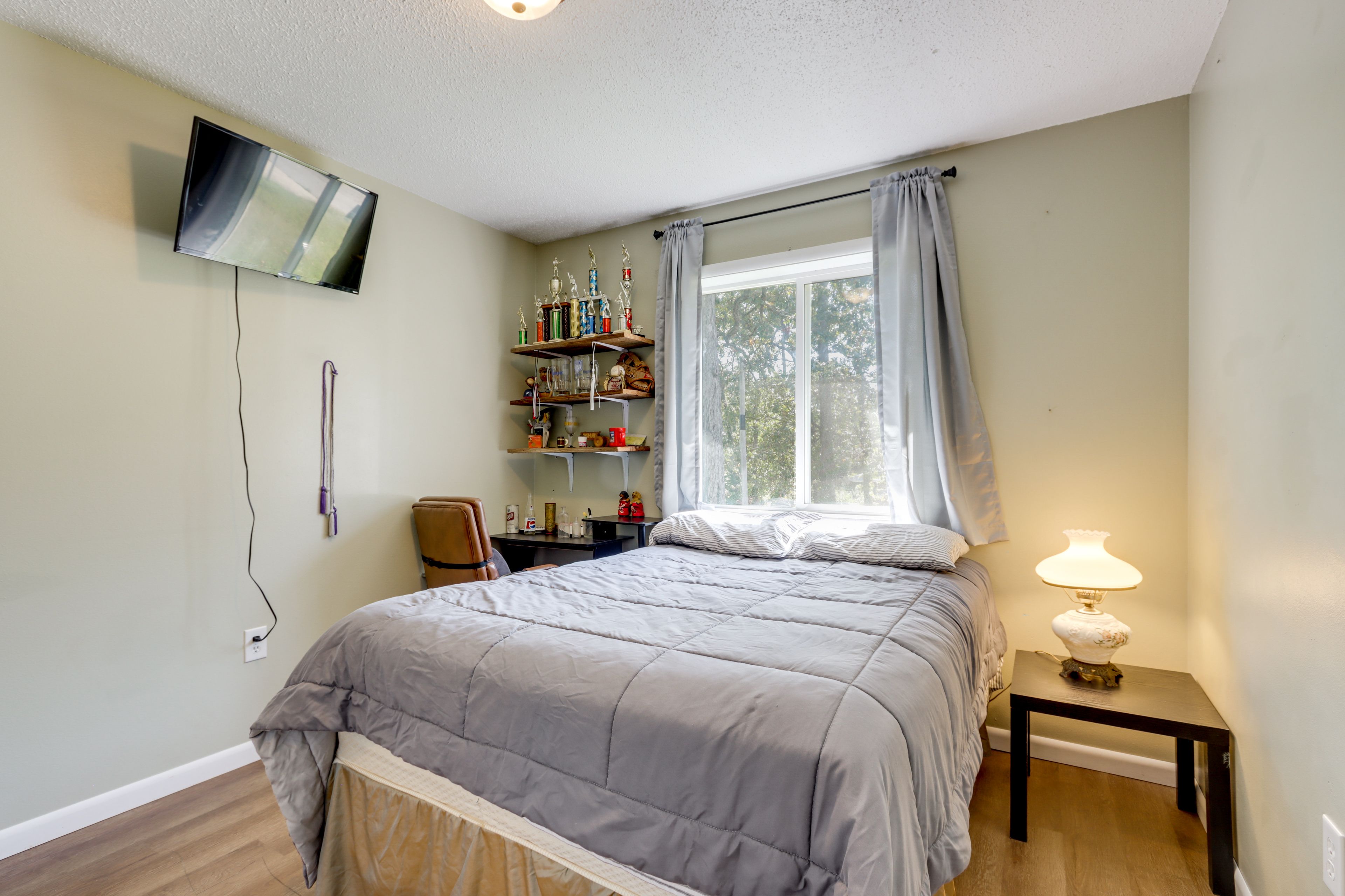 Bedroom 2 | Full Bed | Smart TV