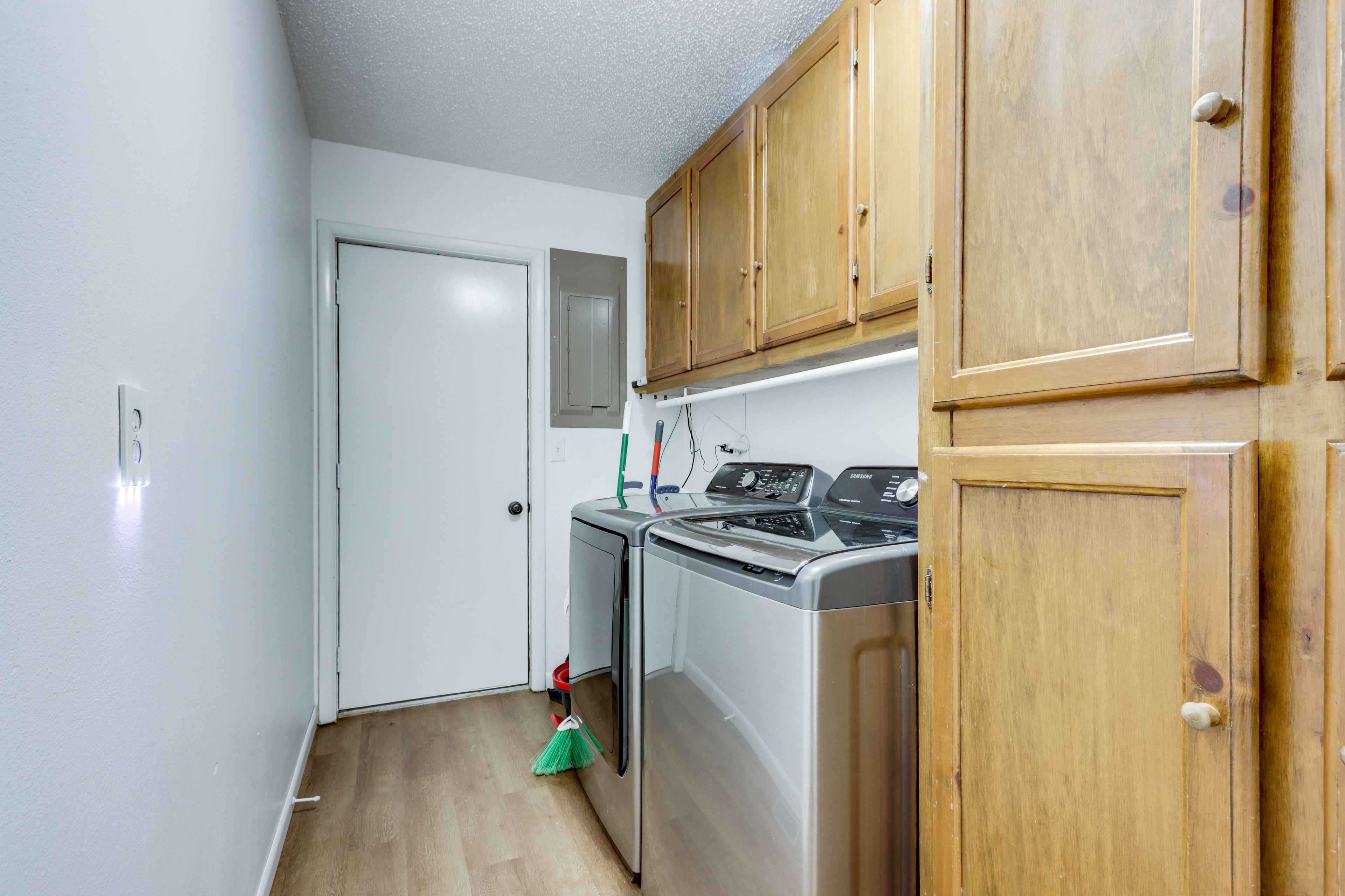 Laundry Room | Washer & Dryer
