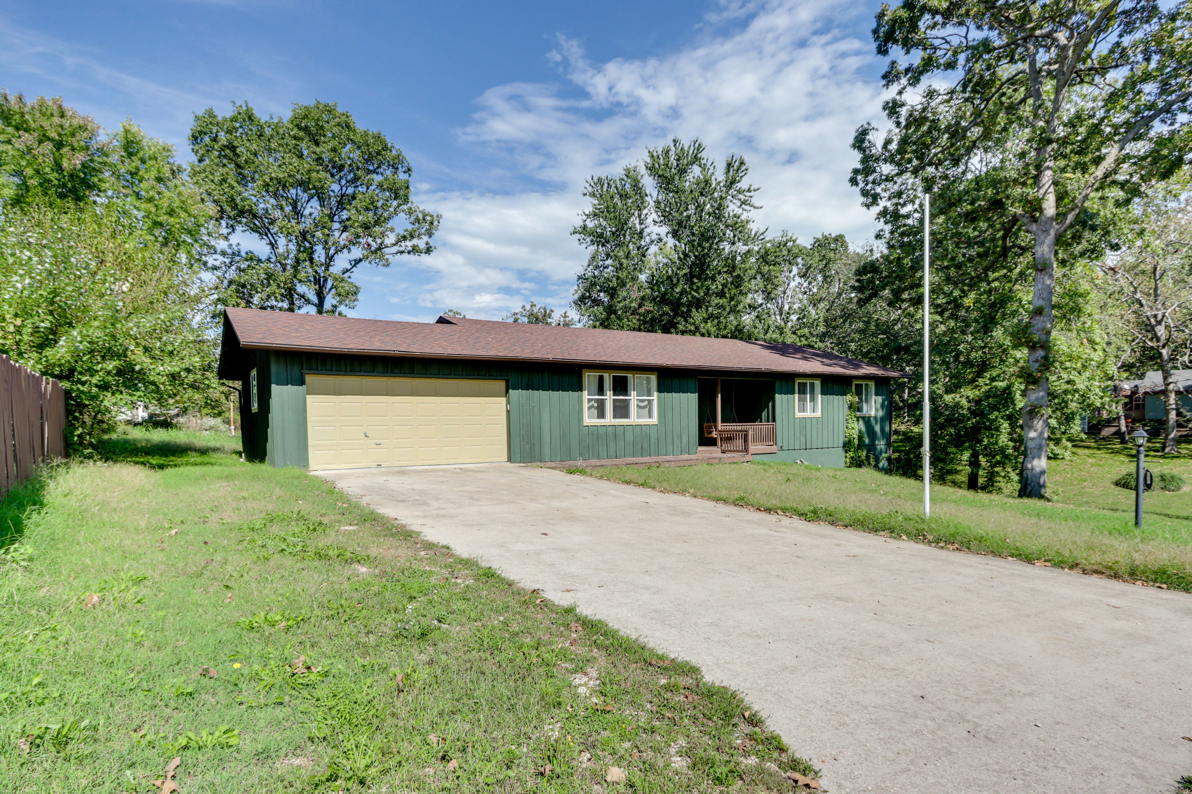 Garage (1 Vehicle) | Driveway (2 Vehicles) | Free Street Parking