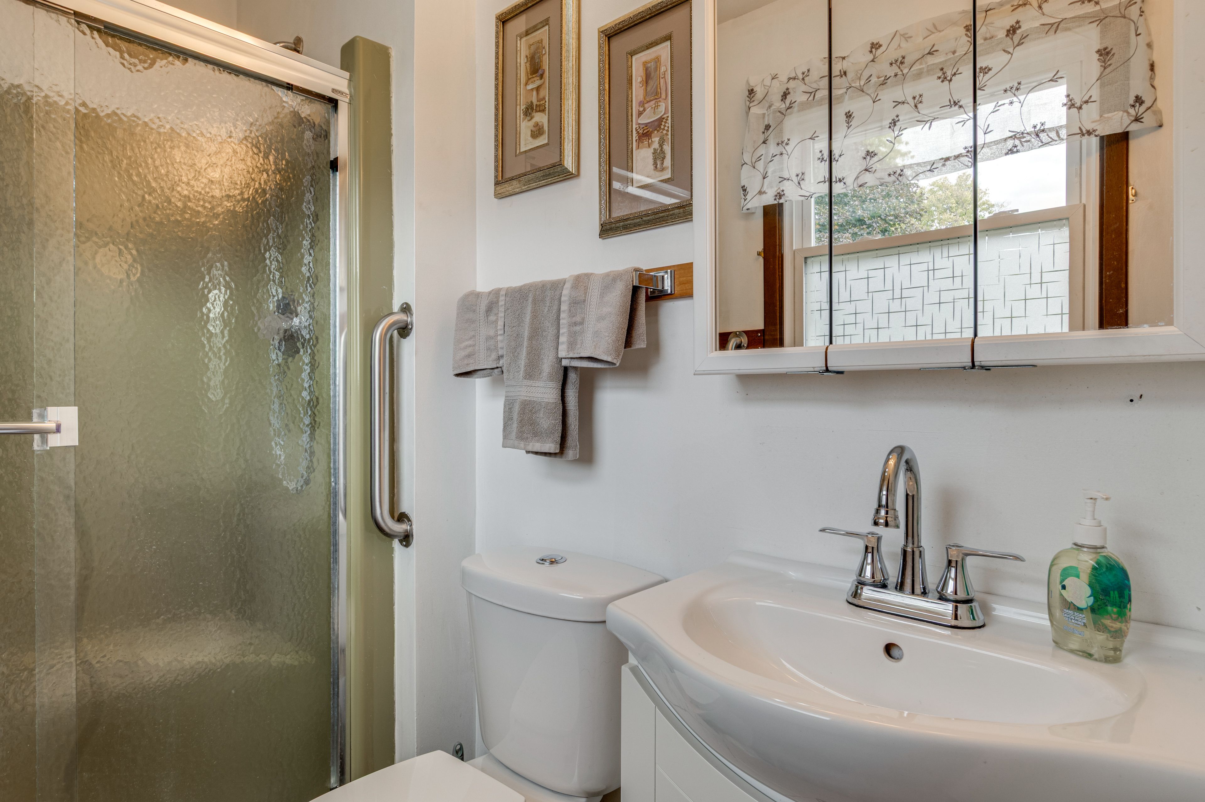 Bathroom | Grab Rails | Towels Provided