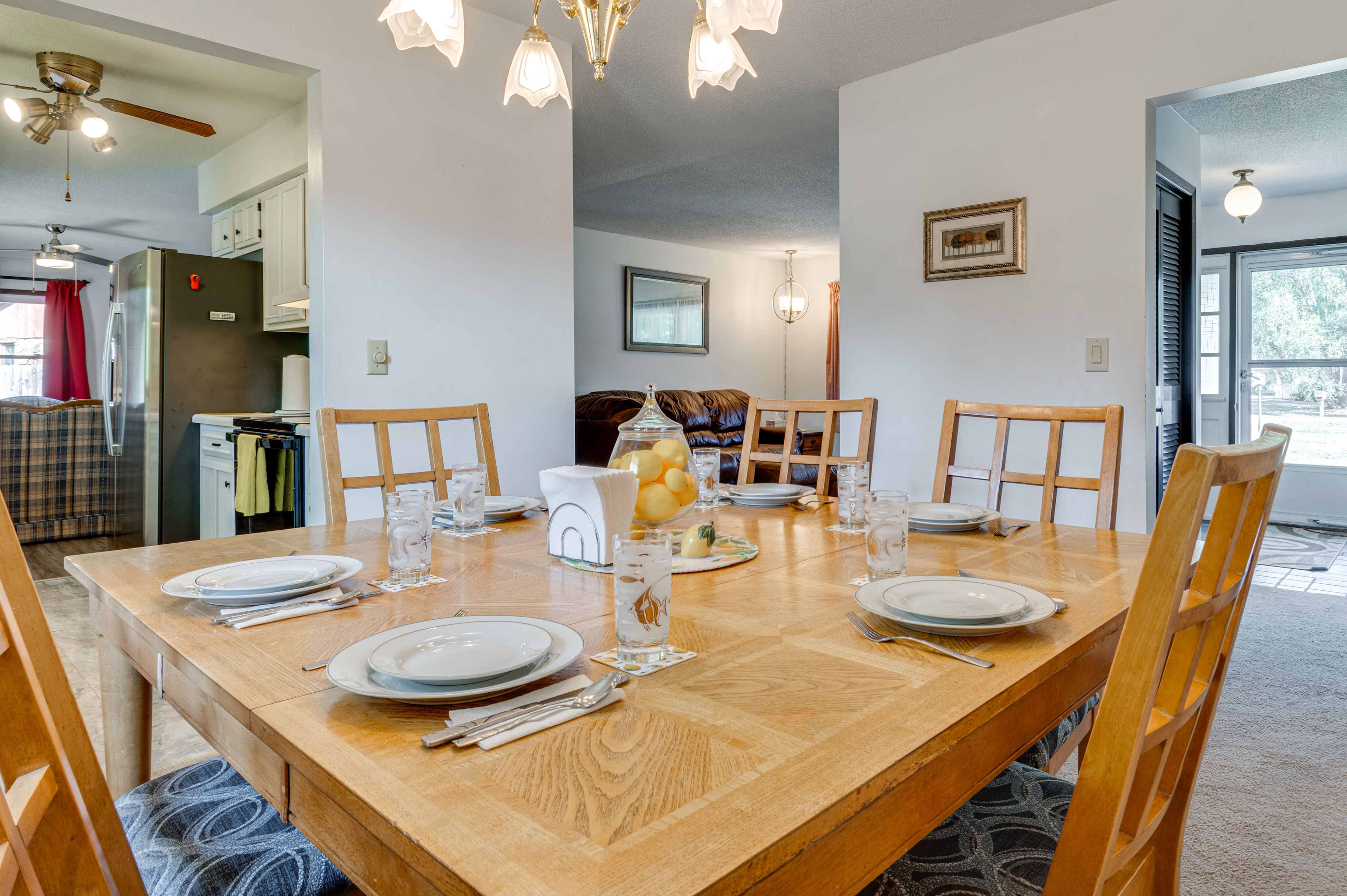 Dining Room | Dishware/Flatware Provided