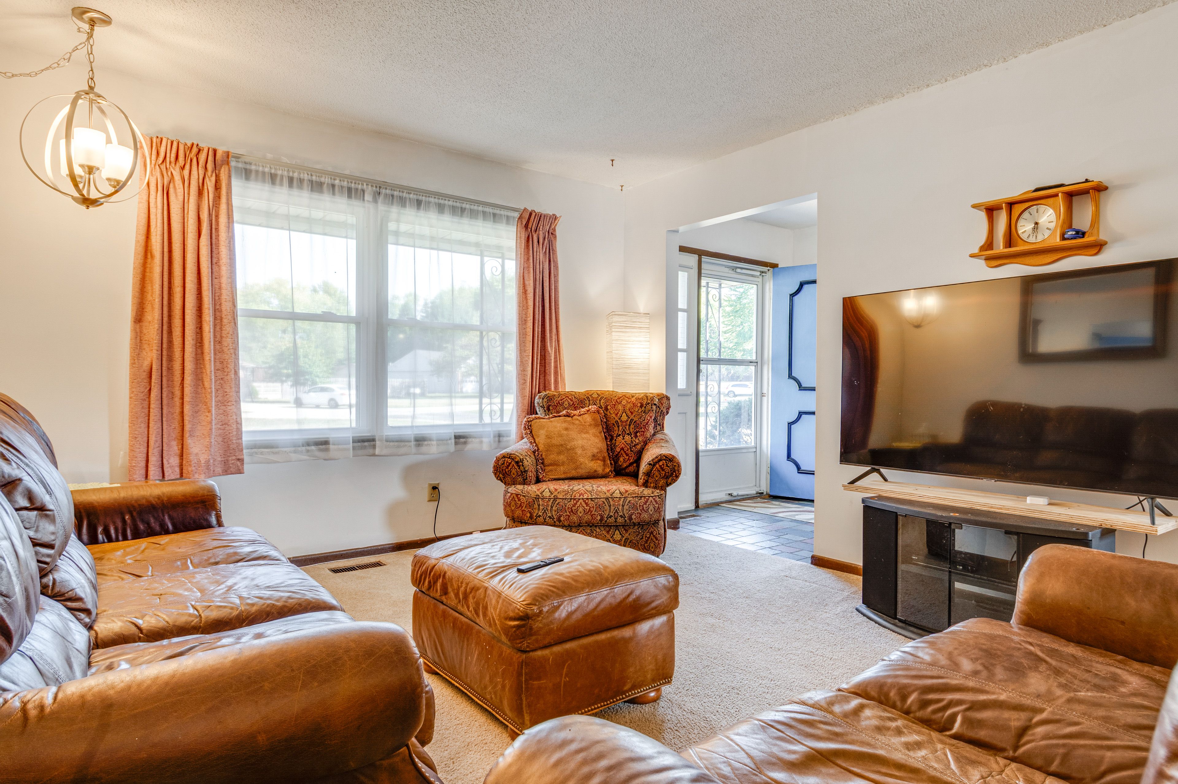 Living Room | Smart TV