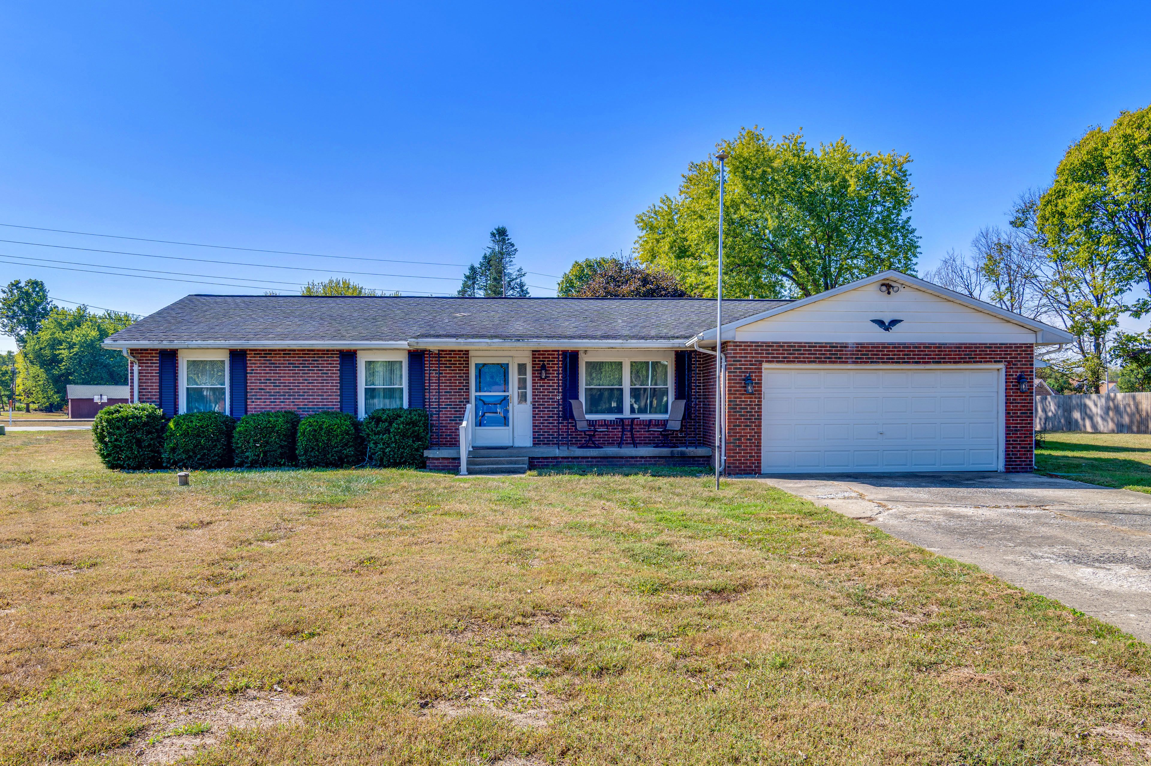 House Exterior | Garage (2 Vehicles) | Driveway (6 Vehicles)