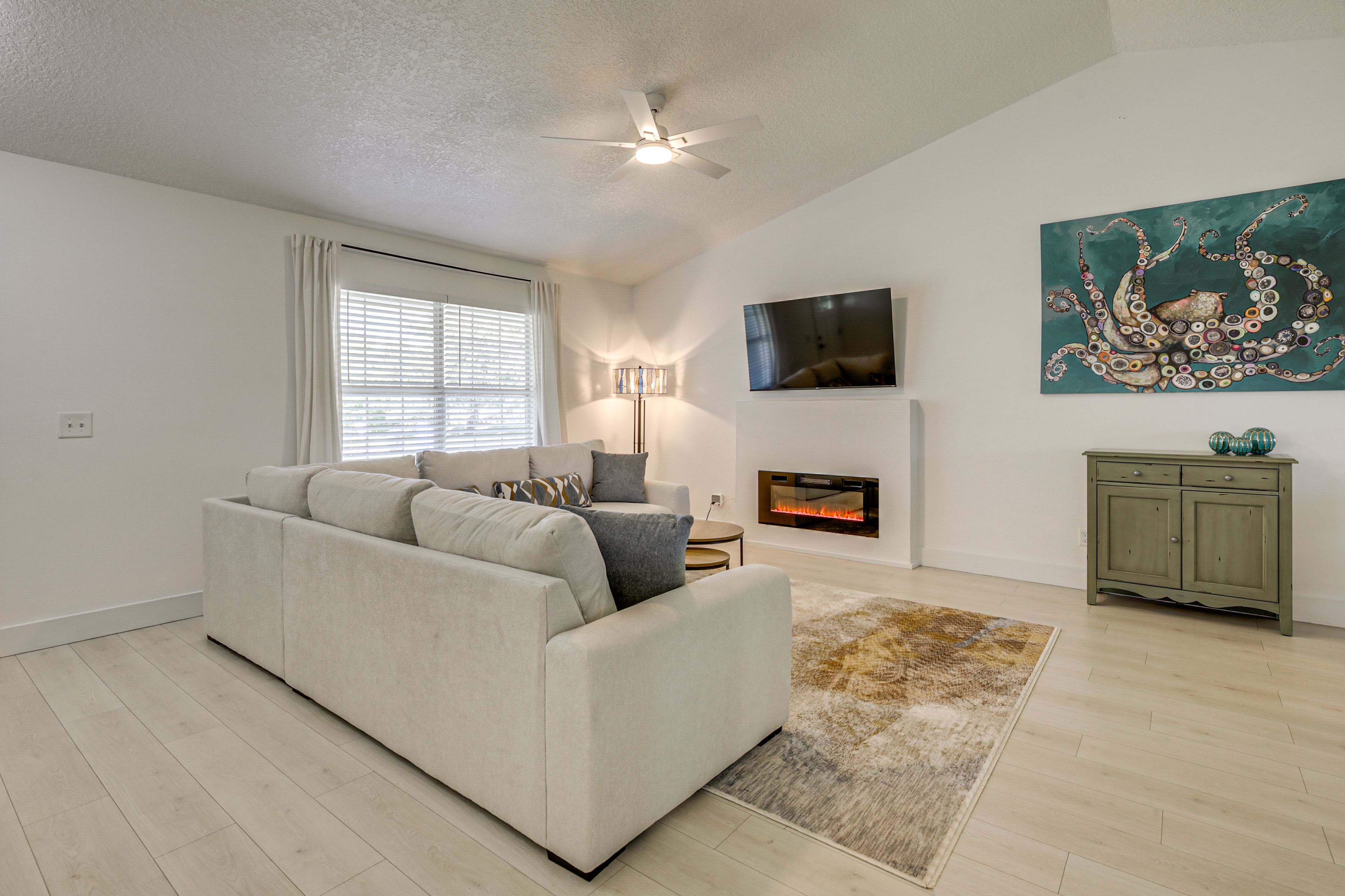 Living Room | Smart TV