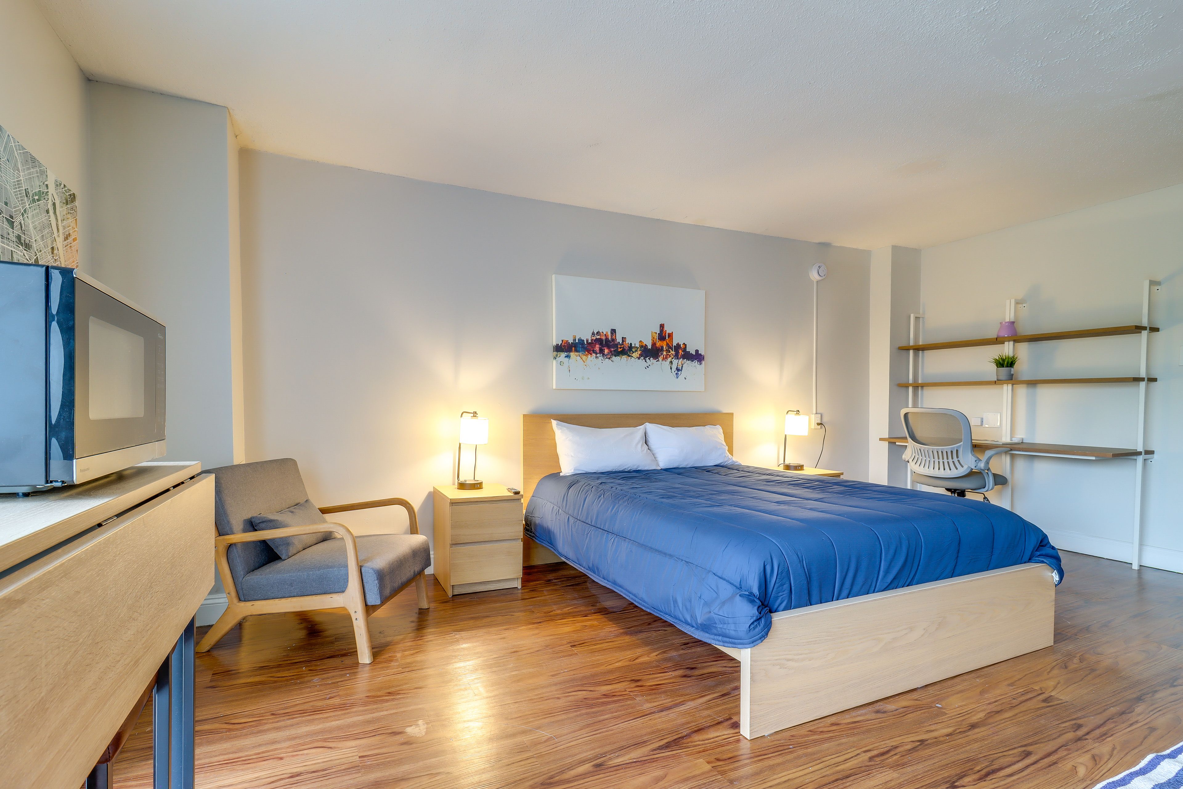 Studio | Queen Bed | Smart TV | Free WiFi