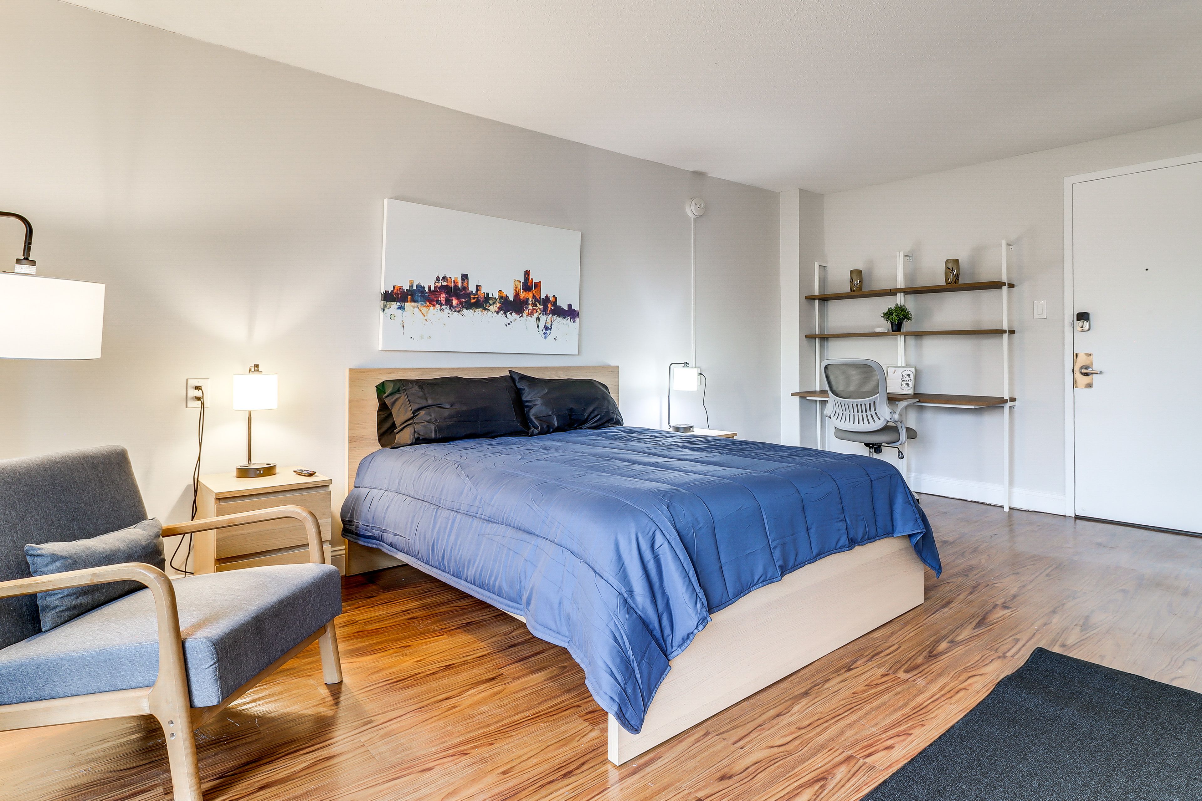 Studio | Queen Bed | Smart TV